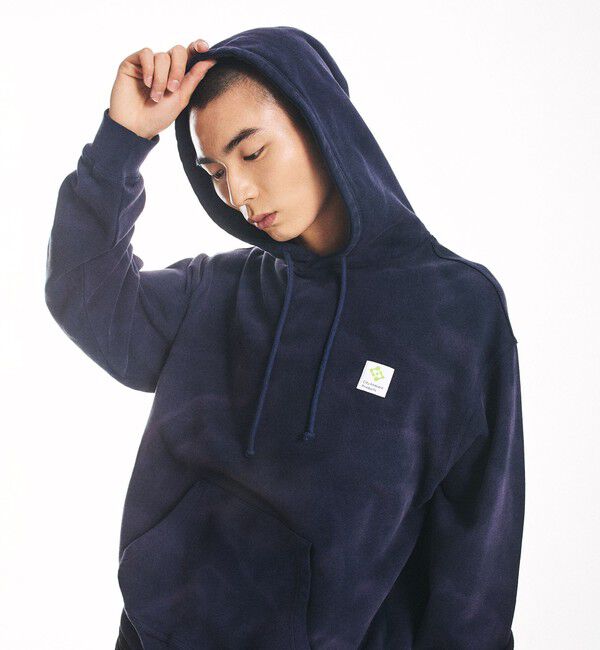 SHIPS「City Ambient Products: フロスト フェード スクエアロゴ スウェット パーカー」|パーカー|ネイビー