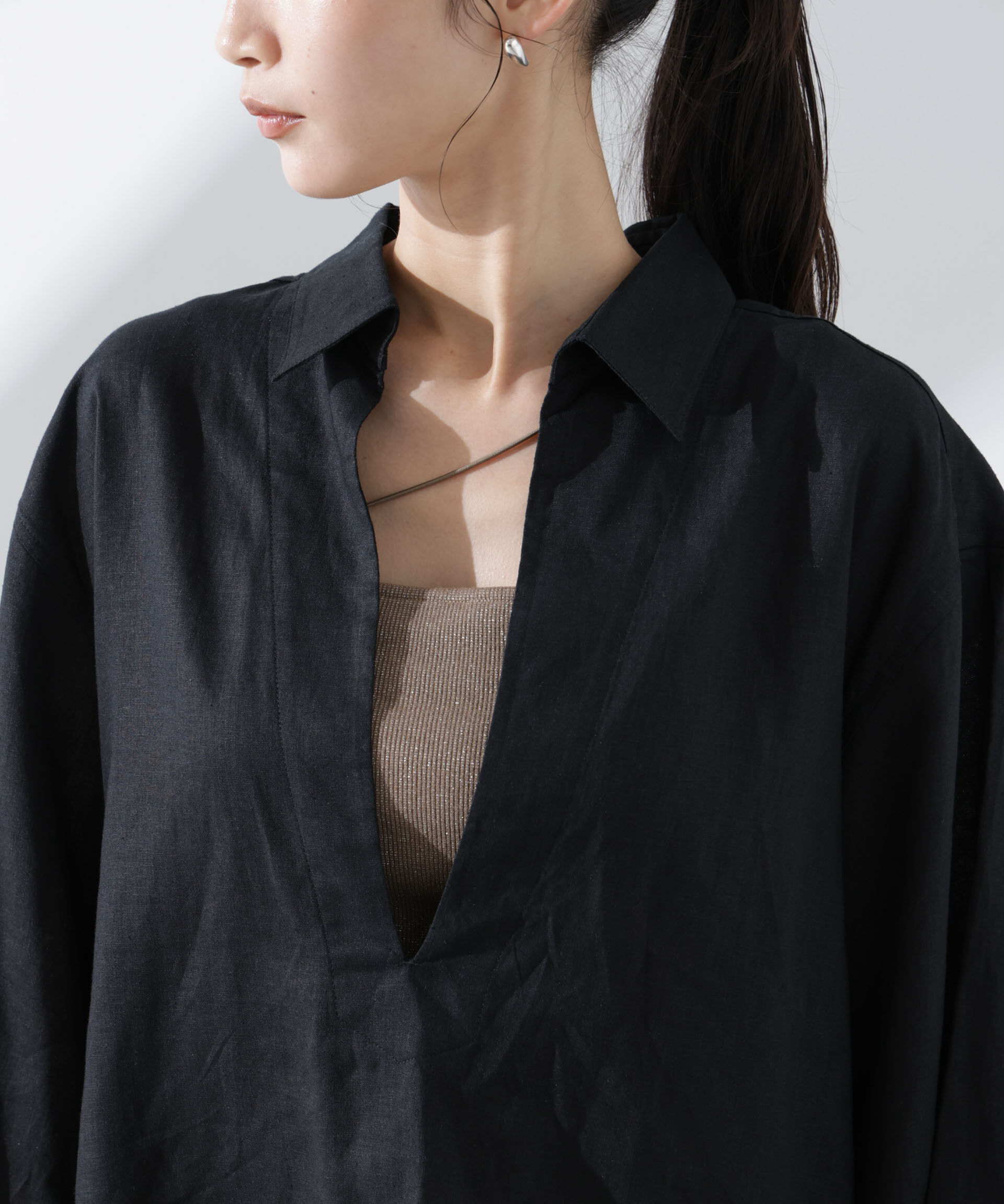 nano･universe「Anti Smell Linen プルオーバーVネックシャツ」|シャツ・ブラウス|