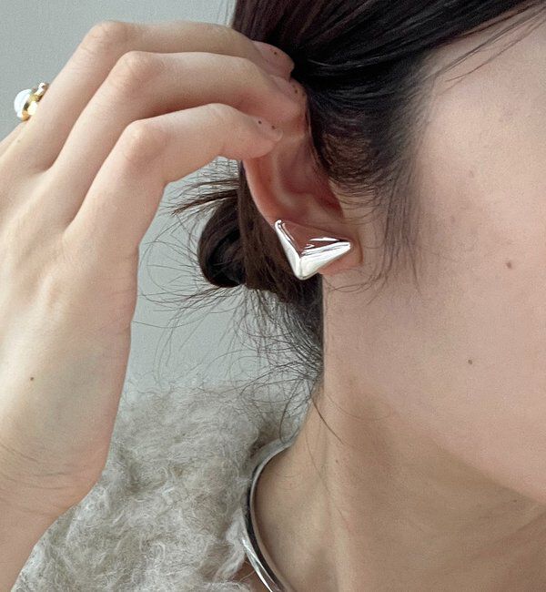  「【インフルエンサーOKOCHI企画】トライアングルイヤリング」|ピアス|