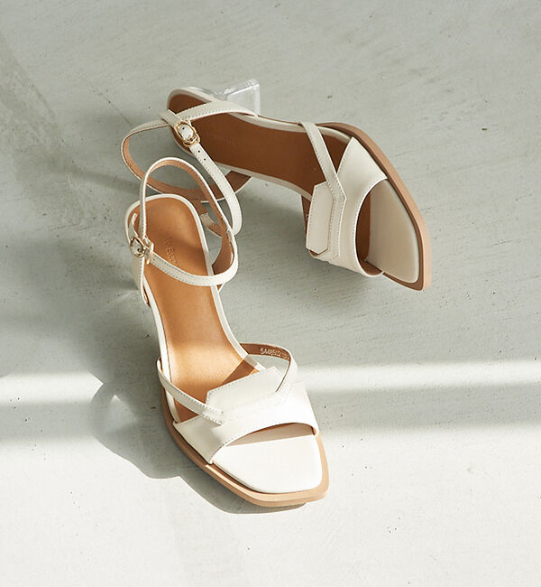 AU BANNISTER「クリアヒールサンダル」|サンダル|