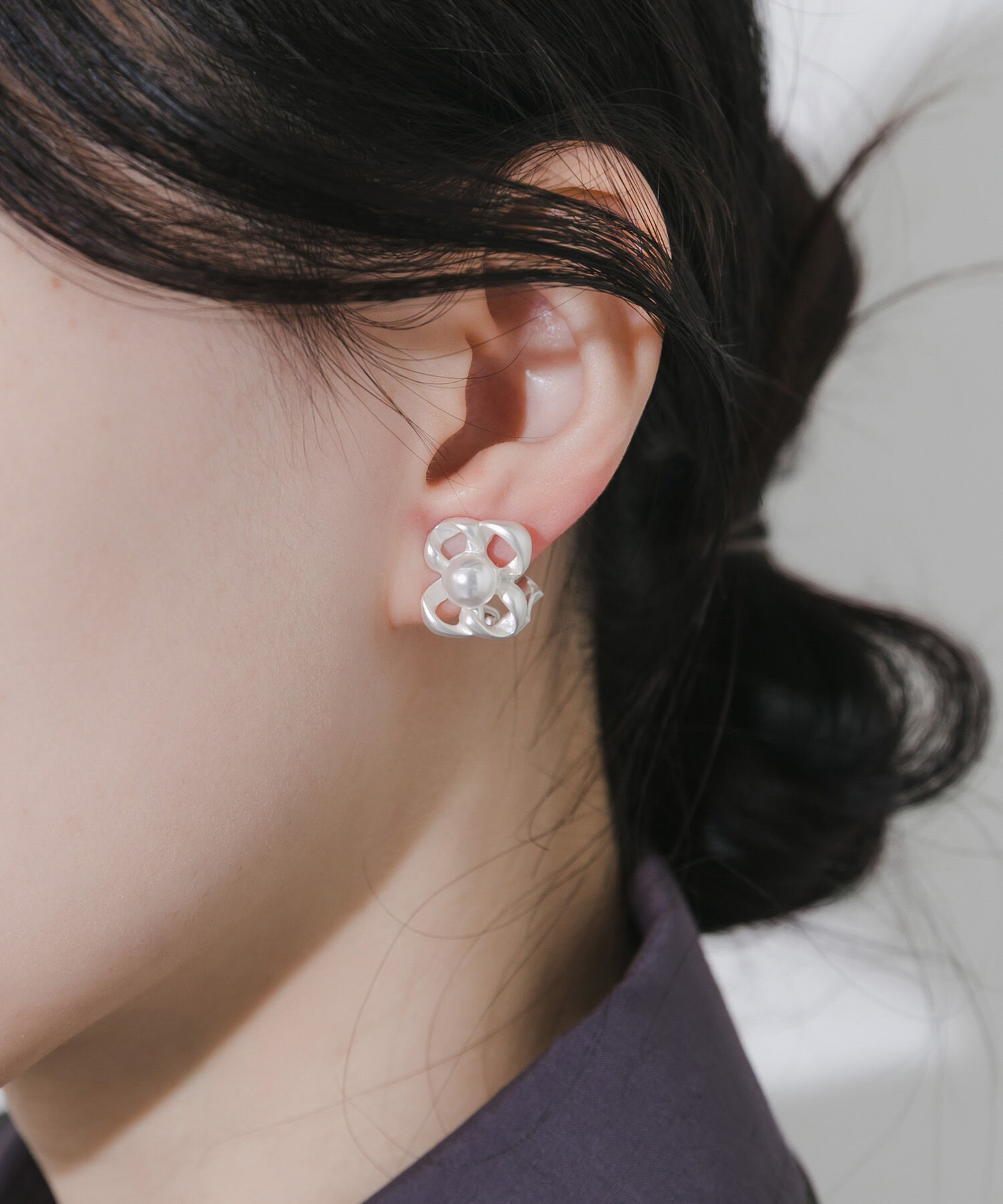 SMELLY「メタルフラワーパールイヤリング」|イヤリング|