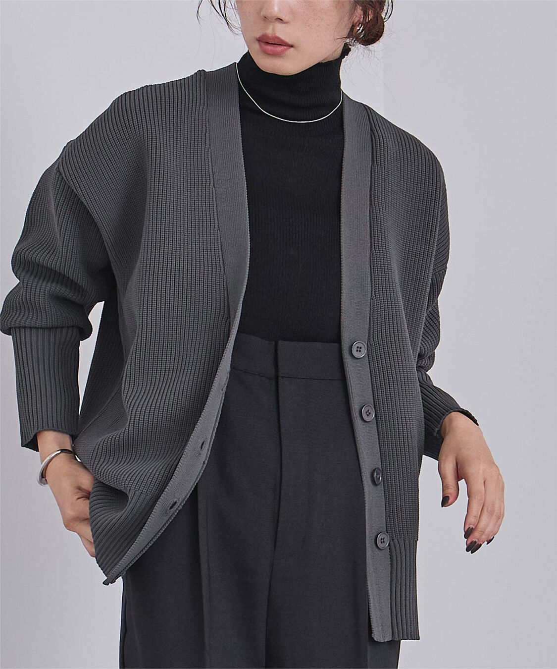 ur's「Vネックボリュームスリーブニットカーディガン」|ニット・セーター|