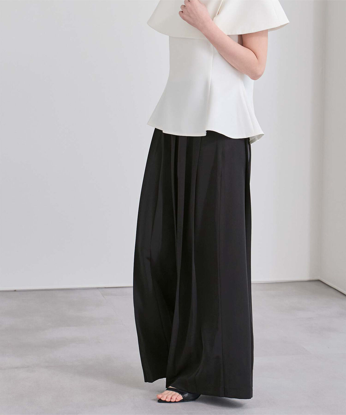 ur's「プリーツワイドパンツ」|スラックス|