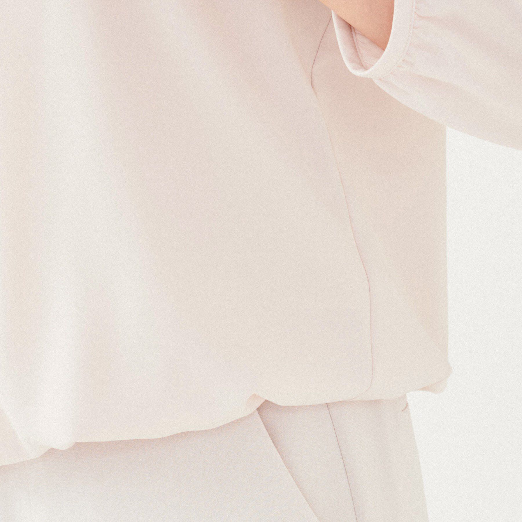 UNTITLED「【透けにくい/通勤】パウダリー タックブラウス」|シャツ・ブラウス|