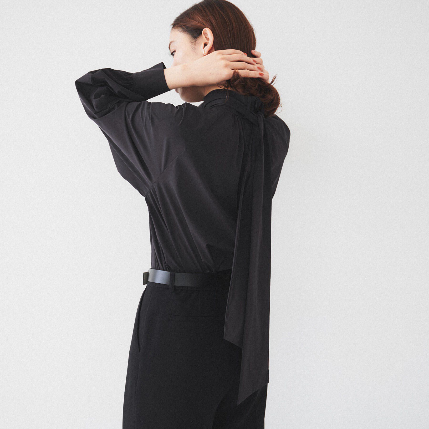 UNTITLED「【通勤】ボウタイ付スタンドネック ボリュームブラウス」|シャツ・ブラウス|