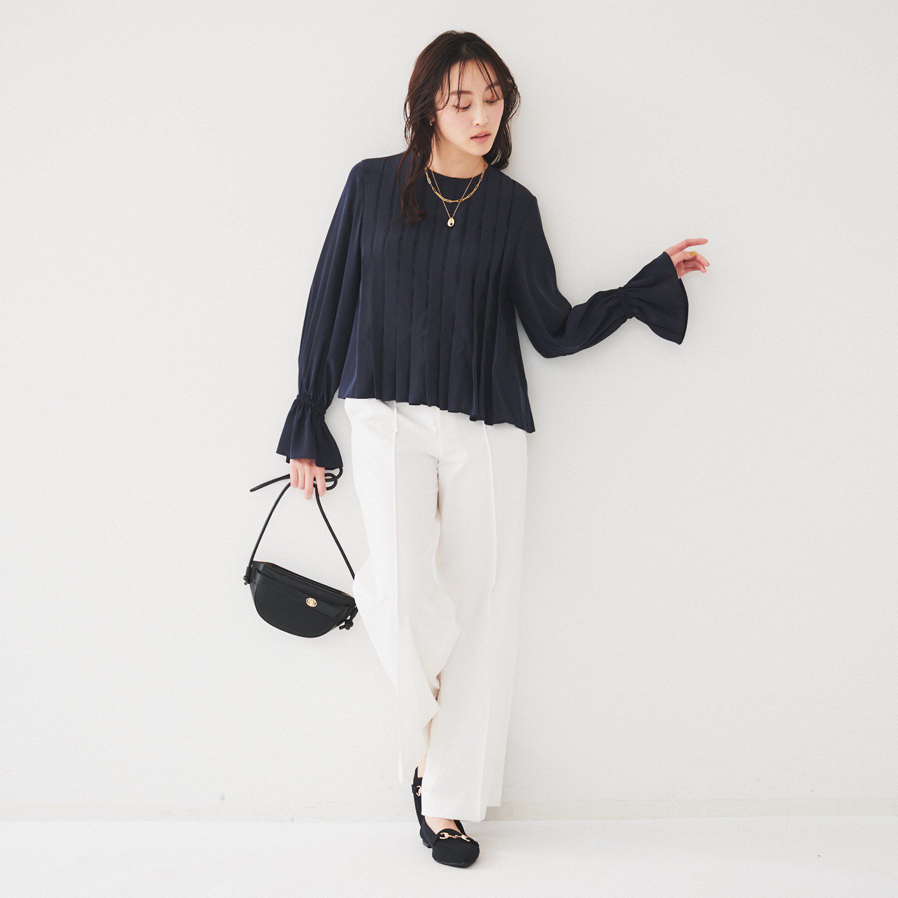 UNTITLED「【光沢/オンオフ使える】フロントタックブラウス」|シャツ・ブラウス|