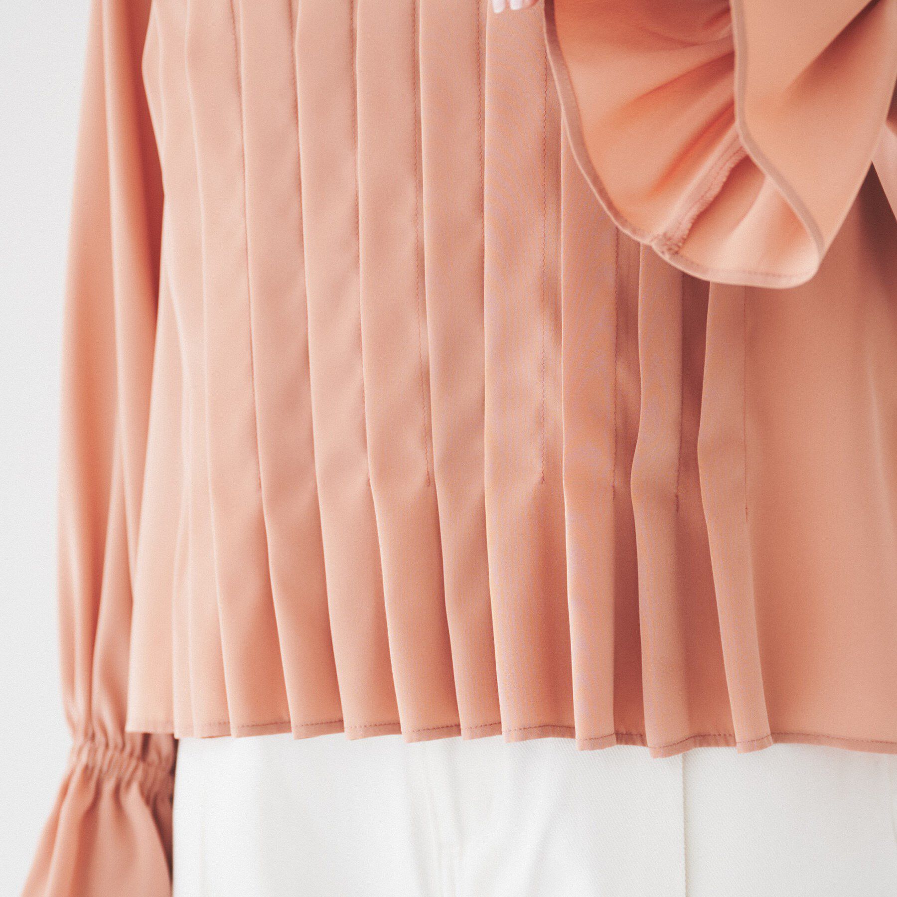 UNTITLED「【光沢/オンオフ使える】フロントタックブラウス」|シャツ・ブラウス|