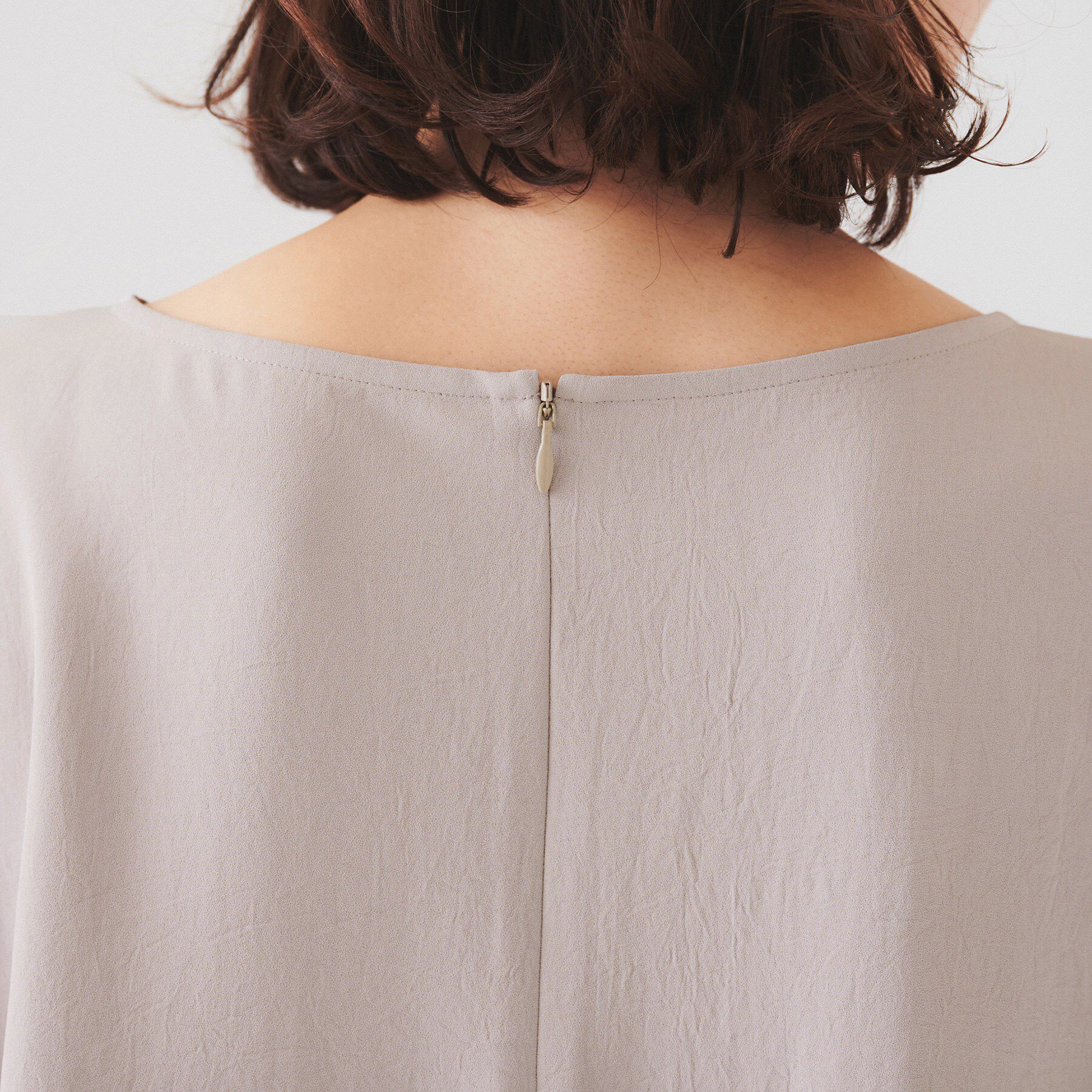 UNTITLED「【セットアップ可/接触冷感/イージーケア/体型カバー】リラクミスト モモンガブラウス」|シャツ・ブラウス|