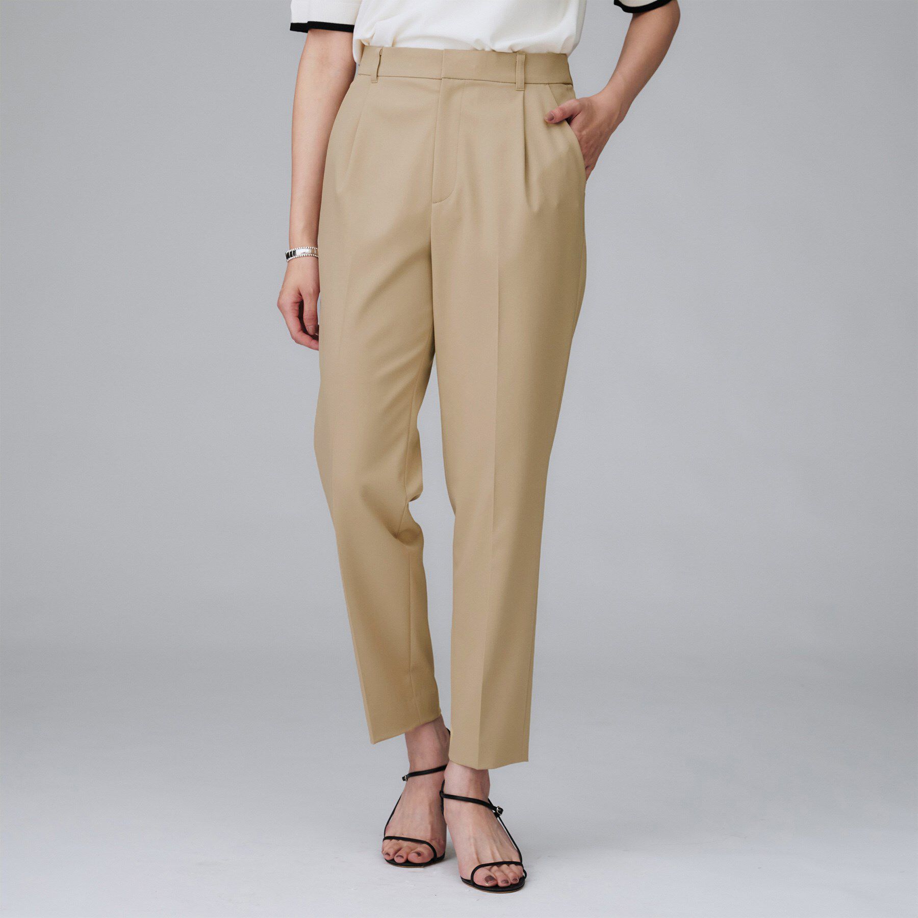 UNTITLED「【はっ水/後ろウエストゴム/洗える】ストレッチテーパードパンツ」|その他|