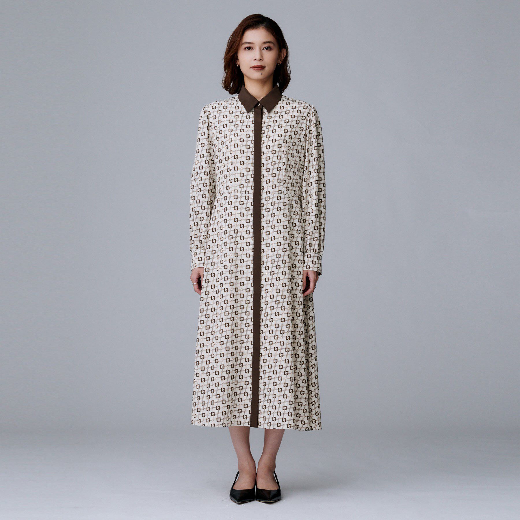 UNTITLED「【ウエストリボン/前開きボタン/レトロモダン】チェーン柄フレアワンピース」|ワンピース|