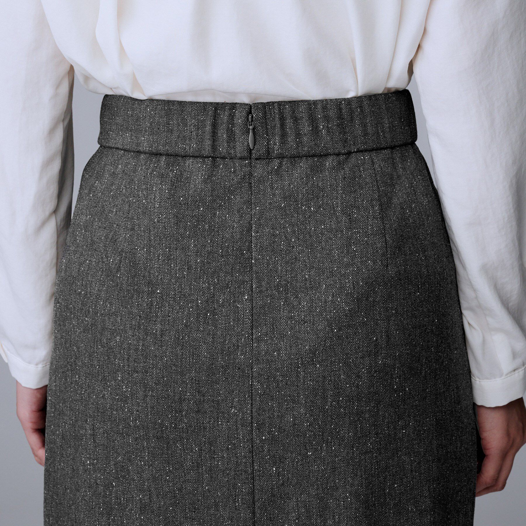 UNTITLED「【ウエスト後ろゴム/シーズンレス】シルクネップツイード ナロースカート」|スカート|