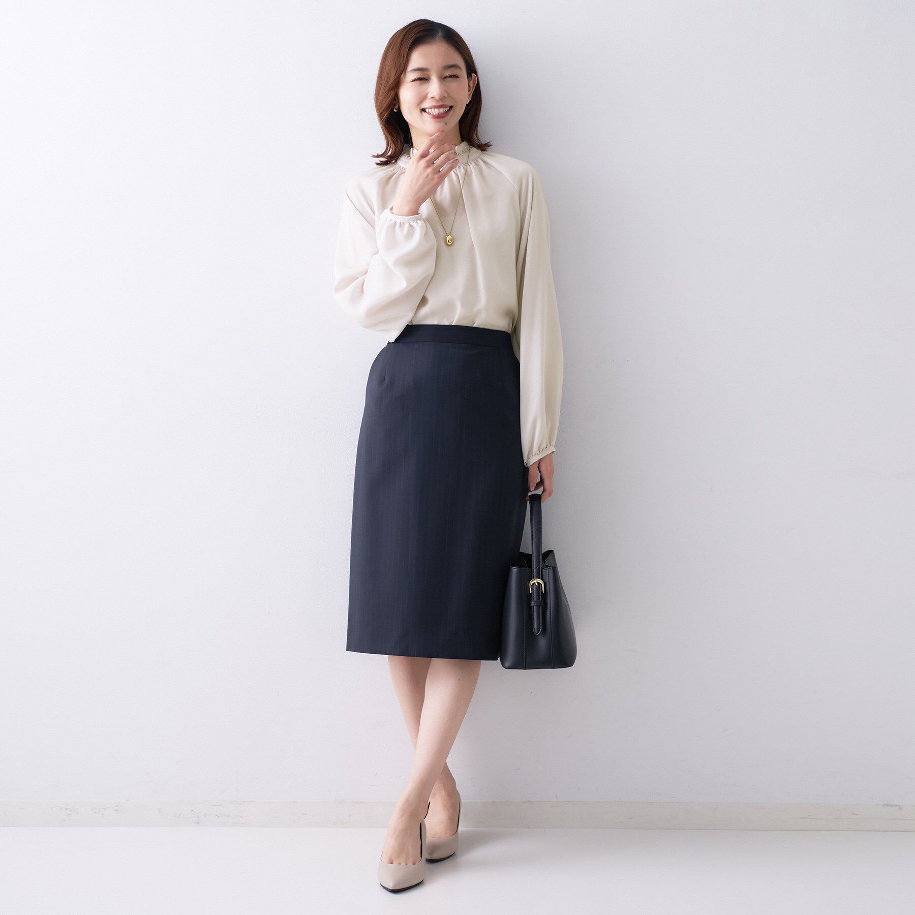 UNTITLED「【エレガント/お仕事着にも】スタンドフリルネック ブラウス」|シャツ・ブラウス|