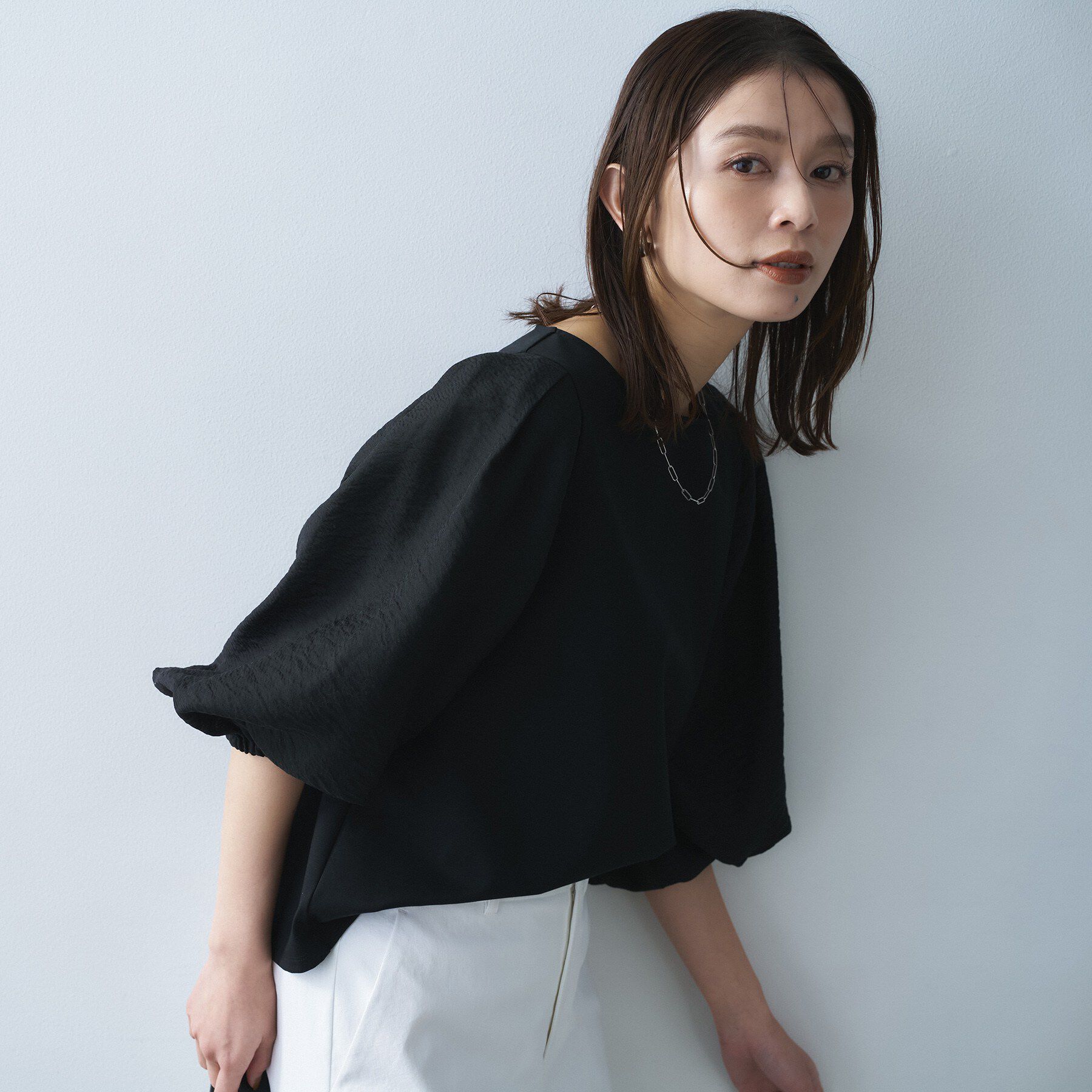 UNTITLED「【洗える/袖シアー】ポンチ袖ボリュームトップス」|Tシャツ・カットソー|ブラック(019)