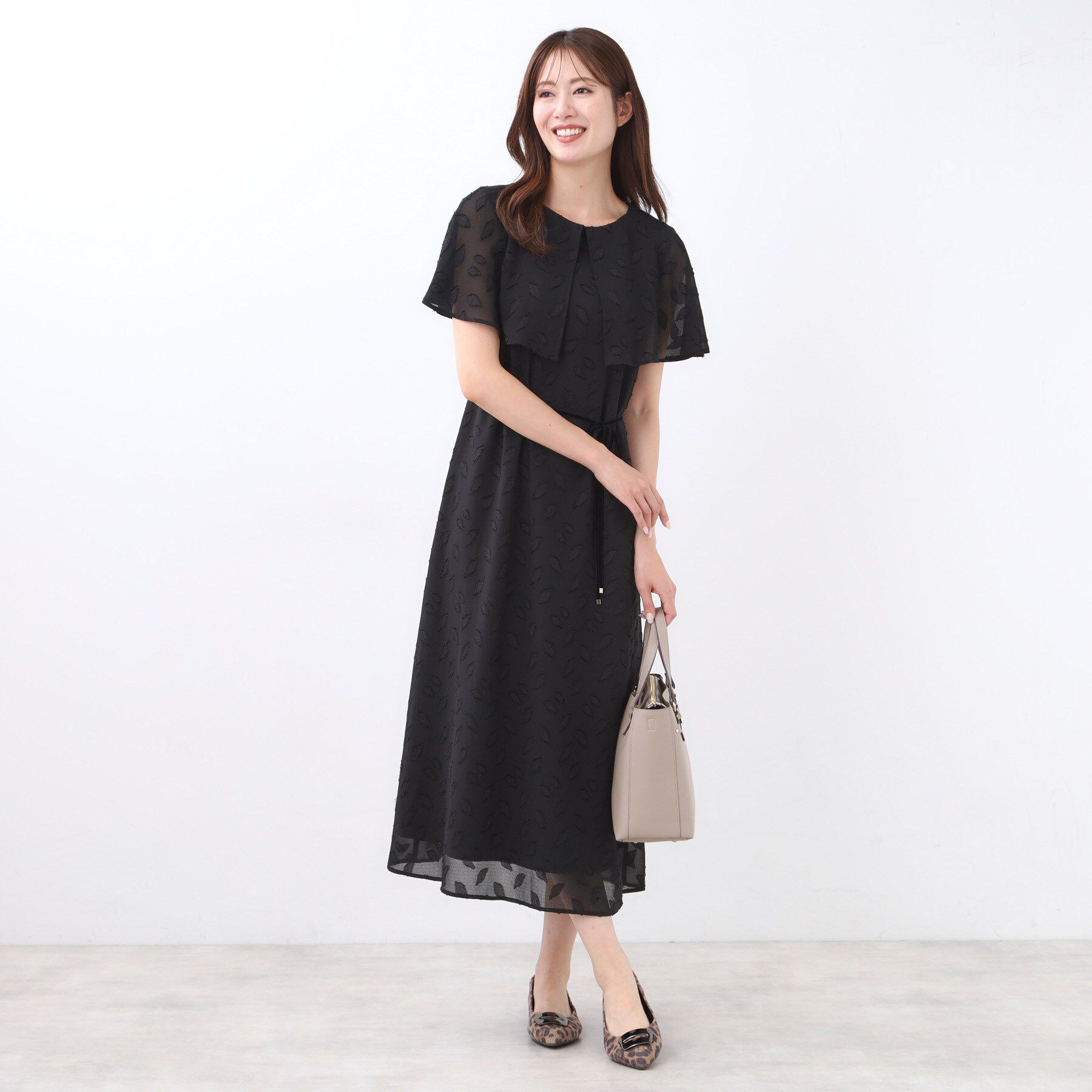 Reflect「【撥水／二の腕カバー／付属リボン付き】ケープデザインノースリーブワンピース」|ワンピース|