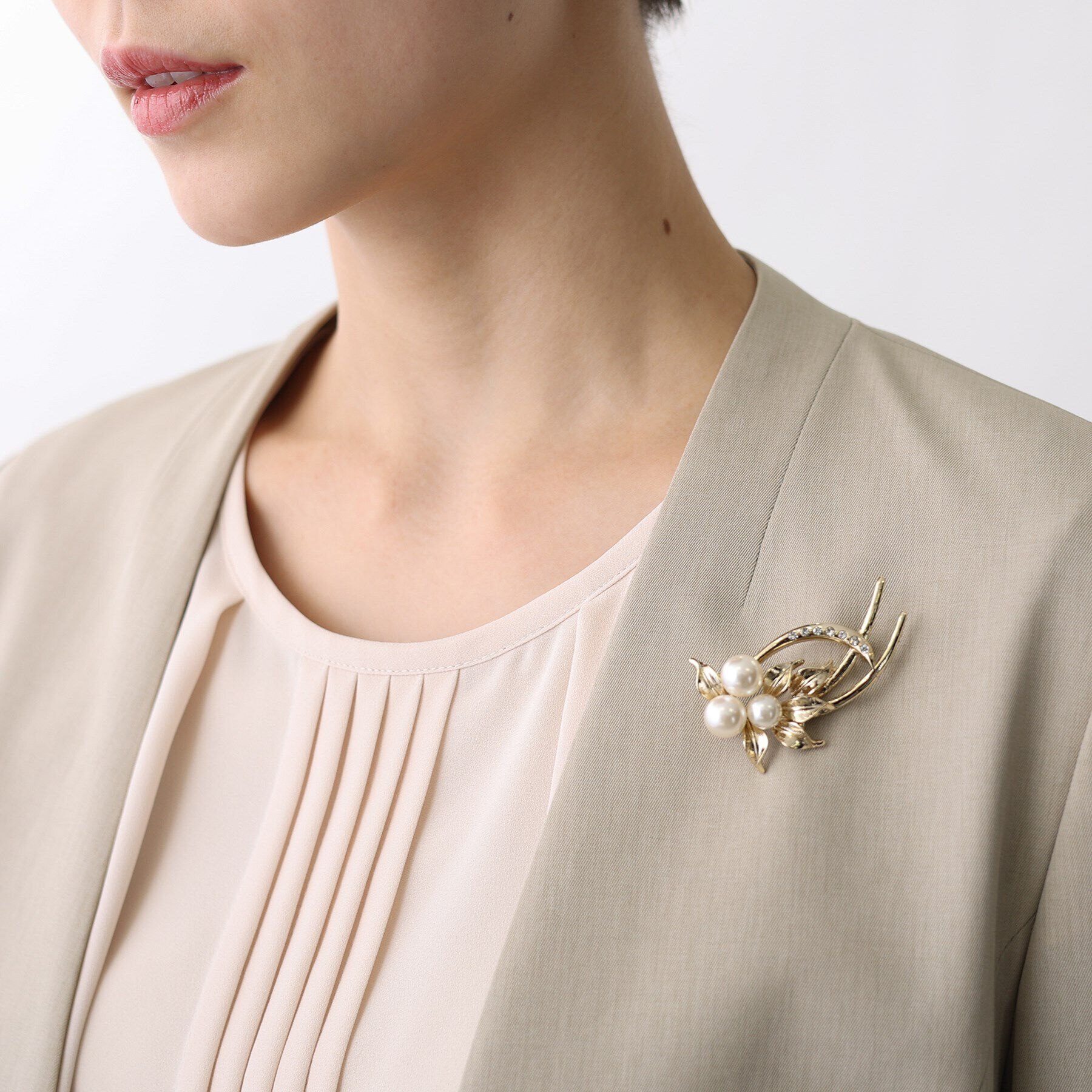 INDIVI「パール調ブローチ」|ブローチ・コサージュ|