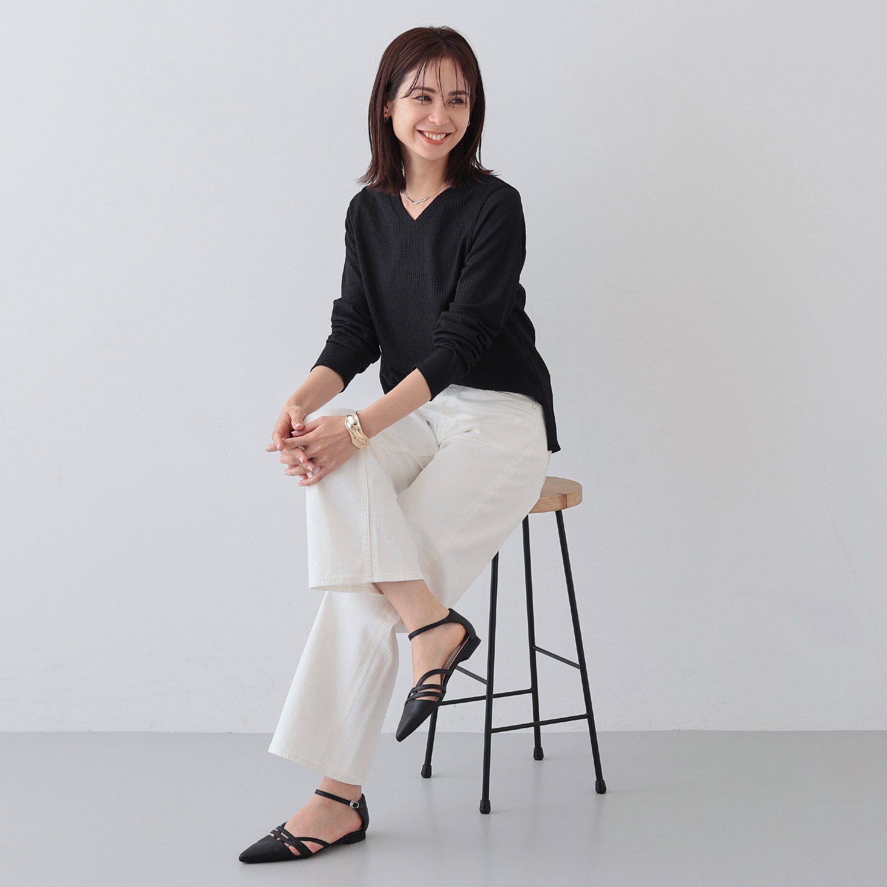 INDIVI「【洗える／凹凸素材】Vネックカットソートップス」|Tシャツ・カットソー|