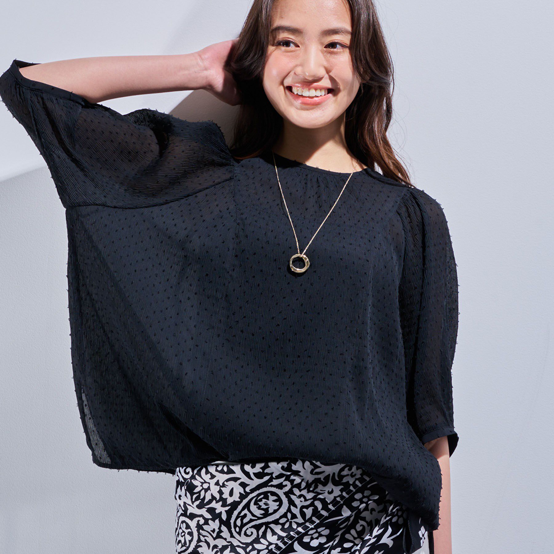 INDIVI「【洗える／ドット柄／凹凸素材】袖コンシャスドルマンブラウス」|シャツ・ブラウス|