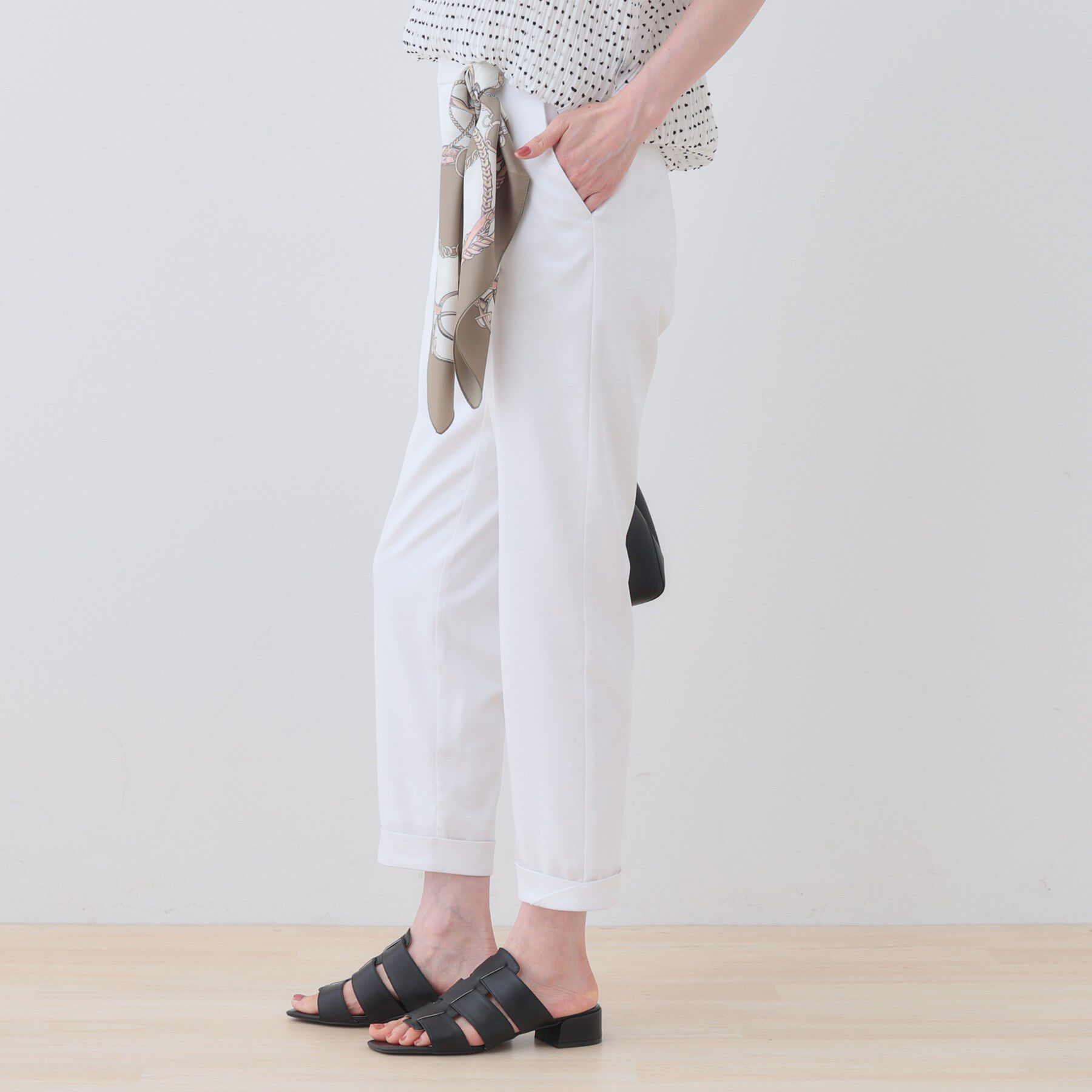 INDIVI「【洗える／高ストレッチ】クロップド丈サテンテーパードパンツ」|その他|