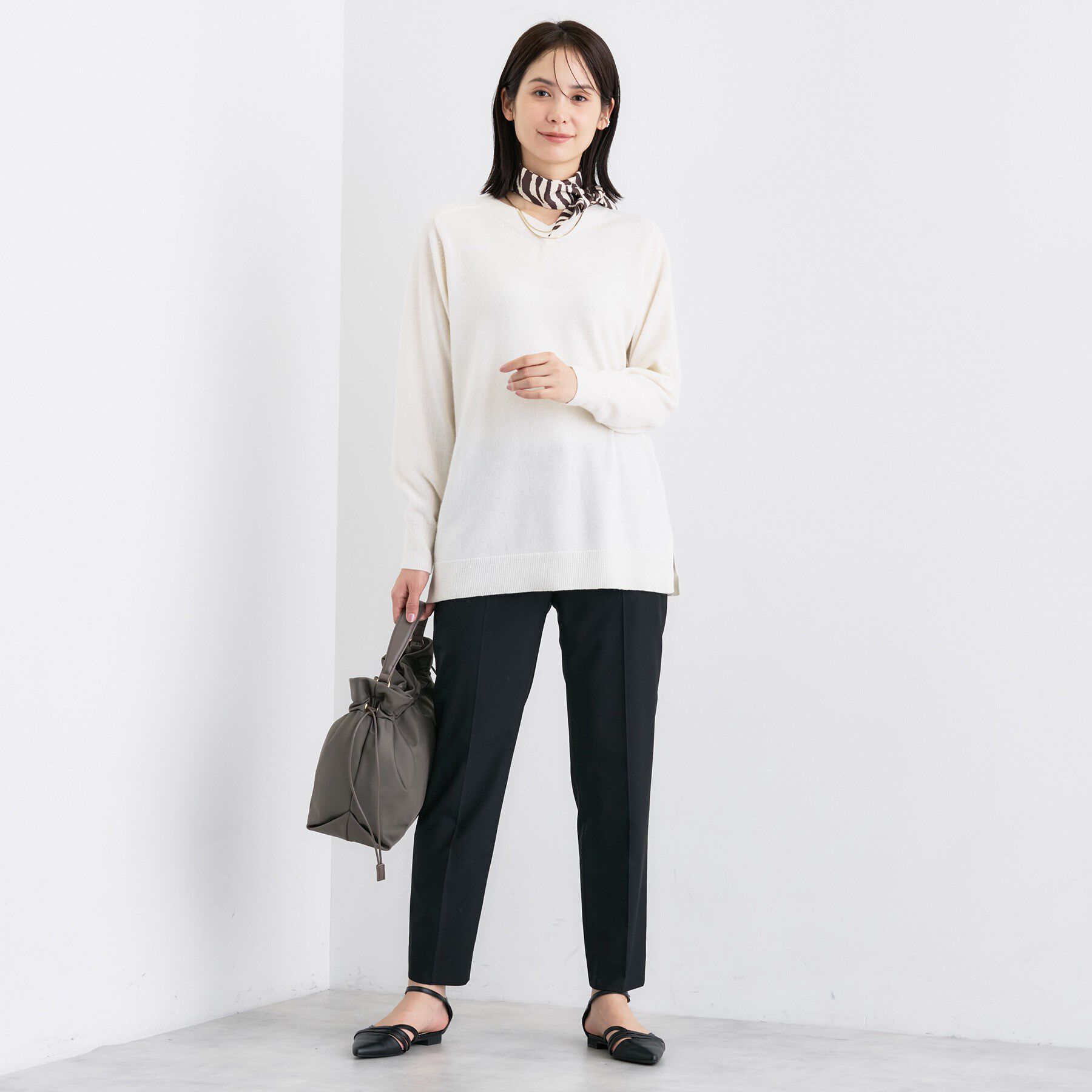 INDIVI「【洗える／チュニック丈／カシミヤ混】スリットデザインVネックニット」|ニット・セーター|