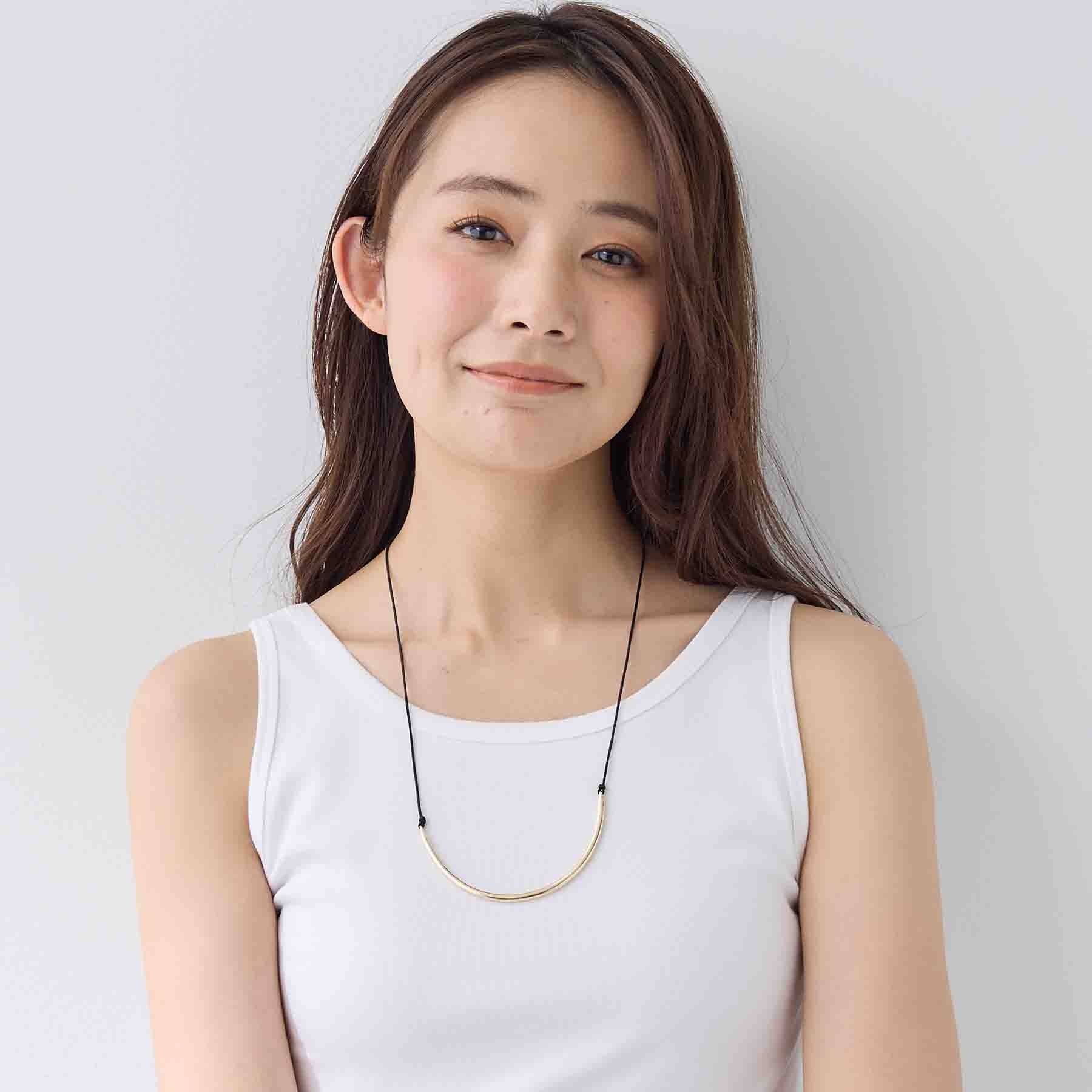 INDIVI「【長さ調整自由】メタルカーブバーネックレス」|ネックレス|
