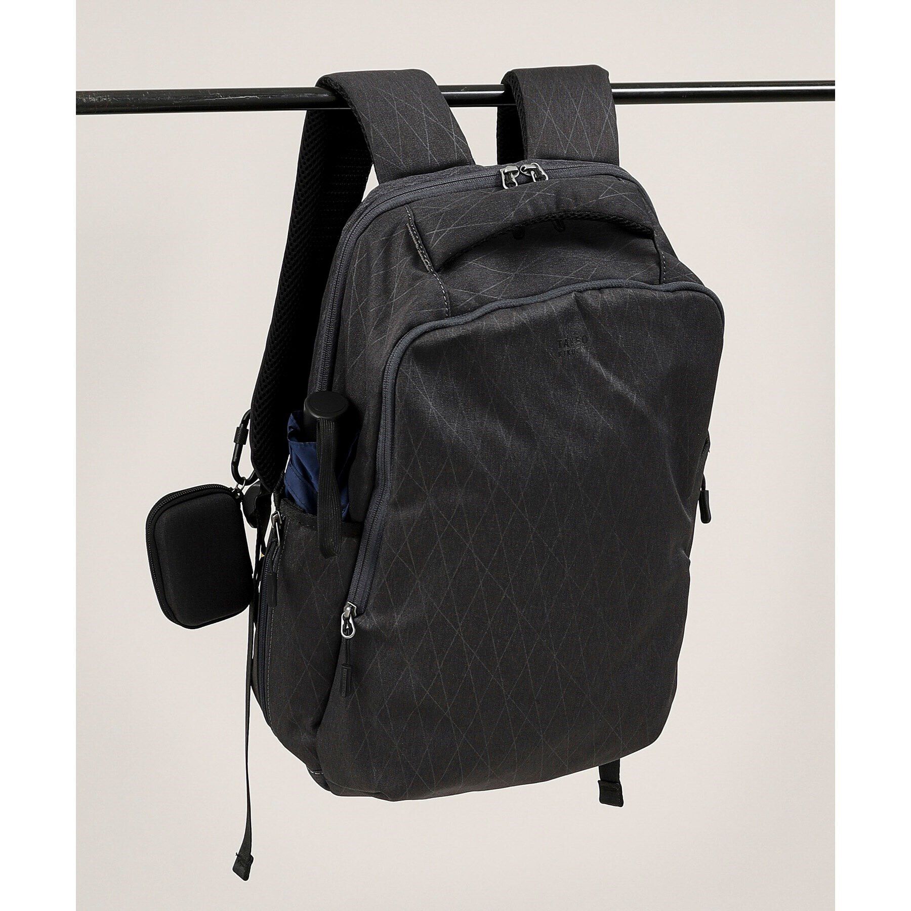 TAKEO KIKUCHI「【多機能・軽量】シャドーライン リュック」|リュック|チャコールグレー(0