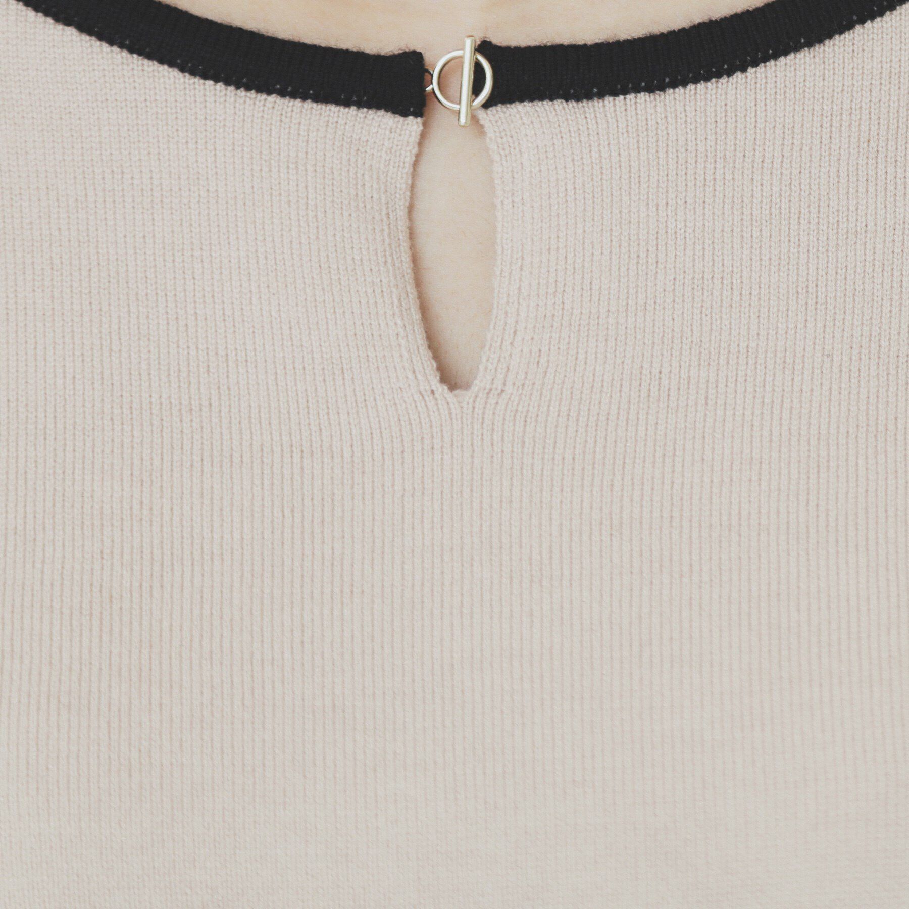 index「バイカラーキーネックニット【洗濯機洗い可】」|ニット・セーター|