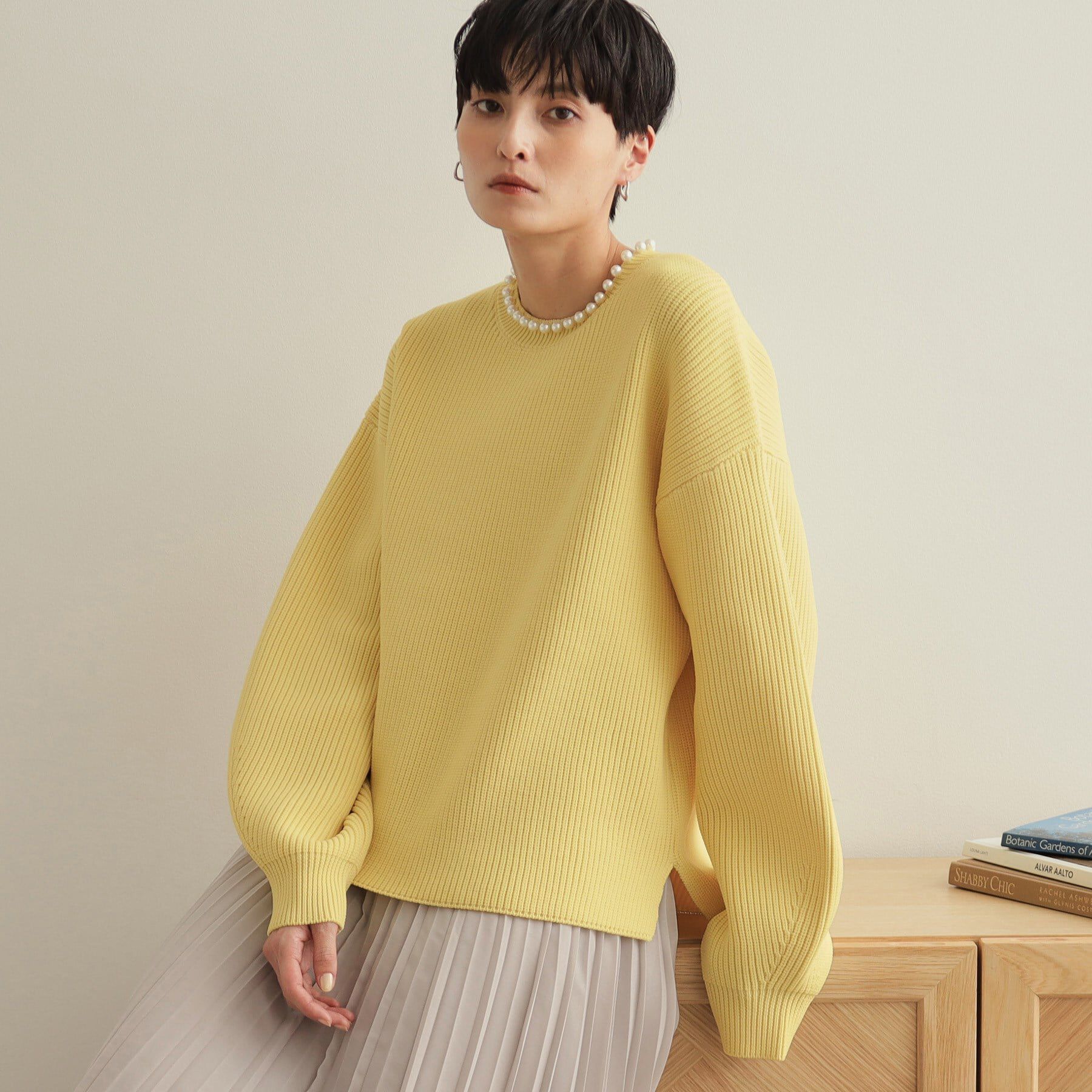 OPAQUE.CLIP「パール調ボタン付ニット【洗濯機洗い可/抗ピル】」|ニット・セーター|イエロー(031)