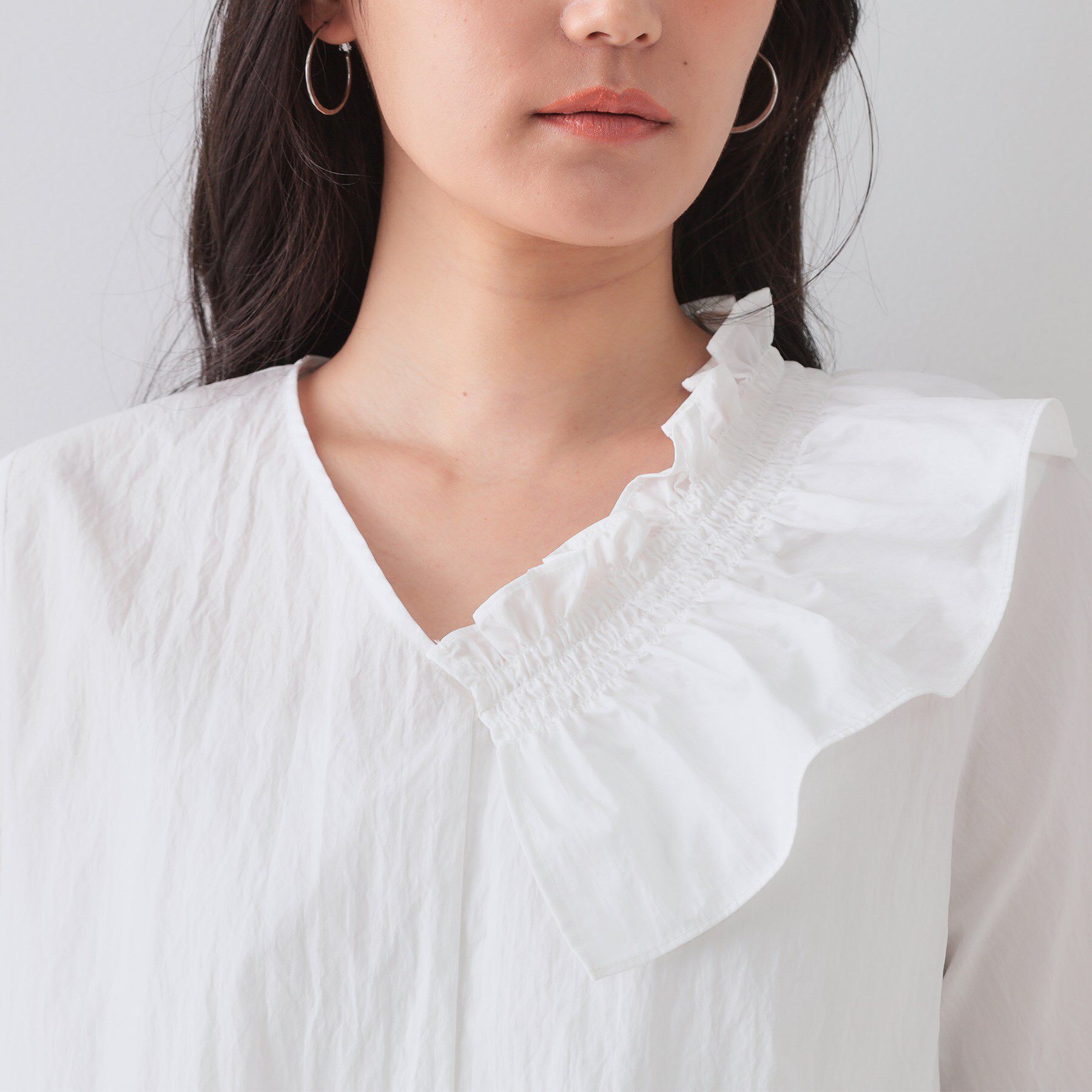OPAQUE.CLIP「アシンメトリーフリルブラウス【洗濯機洗い可】」|シャツ・ブラウス|