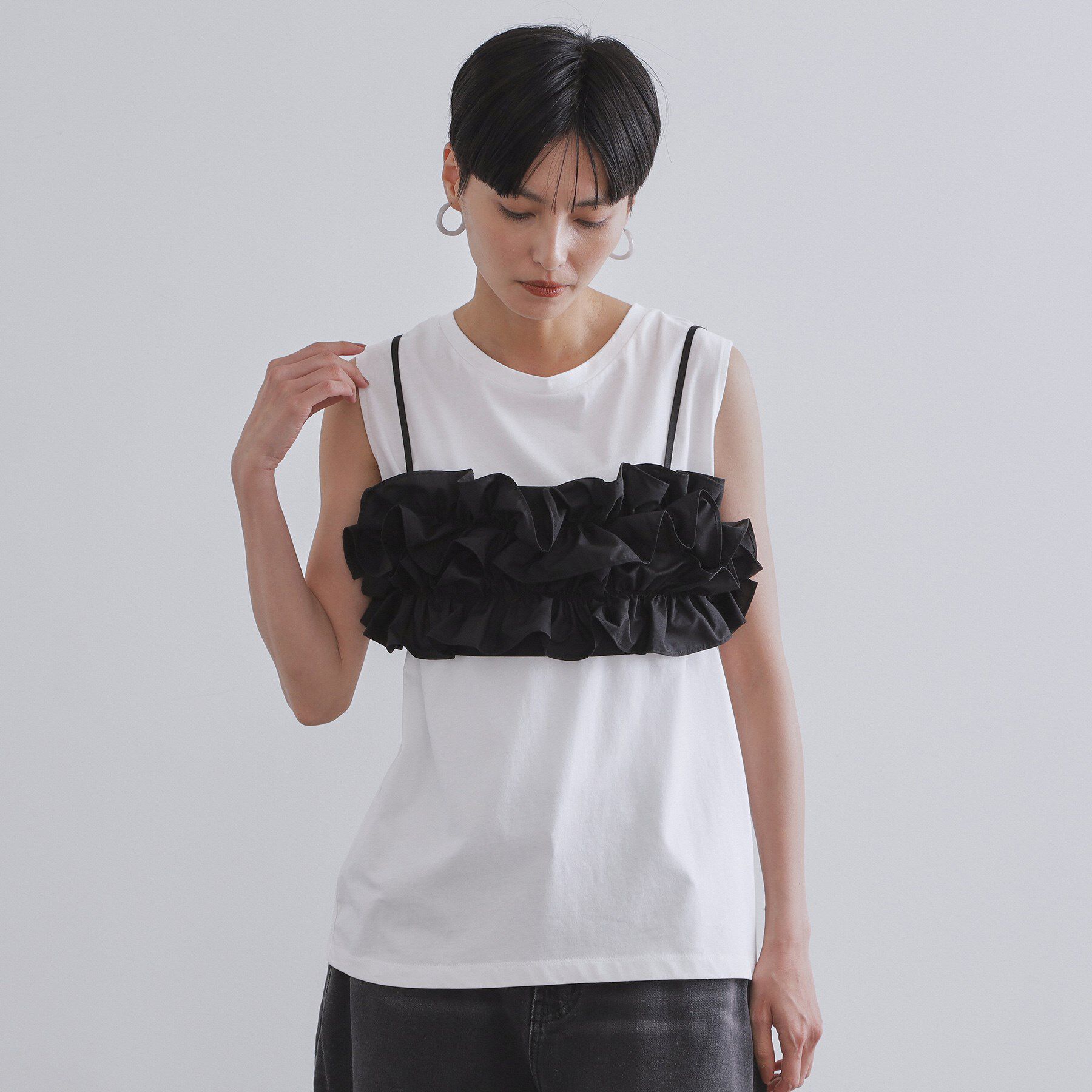 OPAQUE.CLIP「《CanCam掲載》ツインセット/フリルキャミビスチェ&times;フレンチスリーブカットソー【洗濯機洗い可】」|Tシャツ・カットソー|