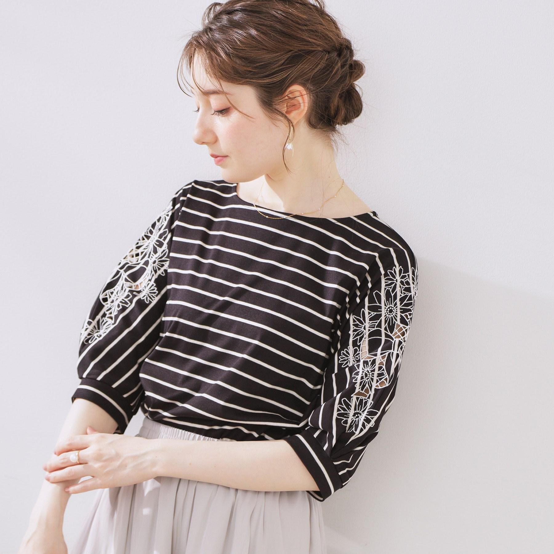 Couture broach「【接触冷感・洗える・UV機能付き・二の腕カバー】デイジー＆リボン エンブロドルマントップス」|Tシャツ・カットソー|ブラック(319)