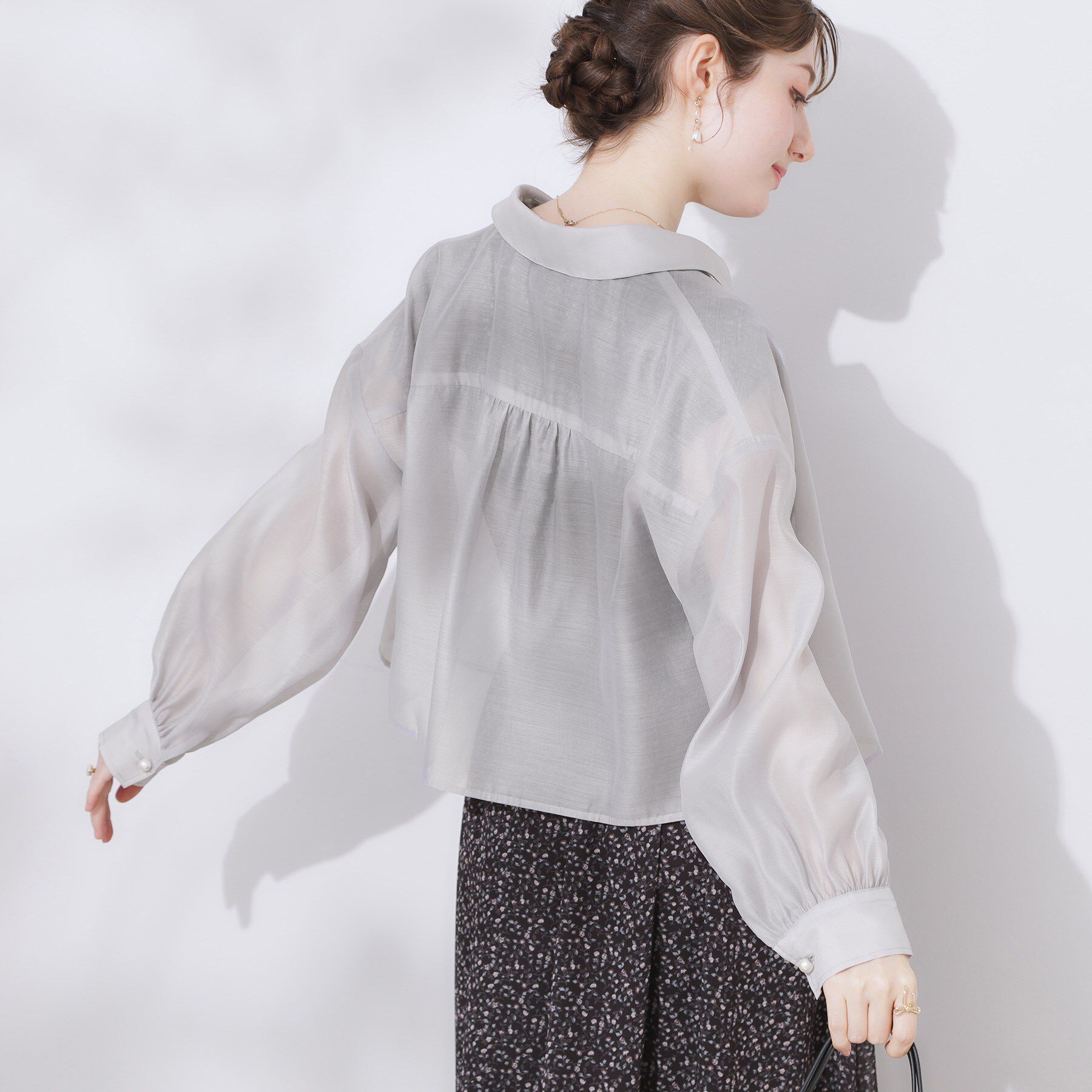 Couture broach「【洗える・秋まで使える】パール調ボタンシアーシャツ」|シャツ・ブラウス|