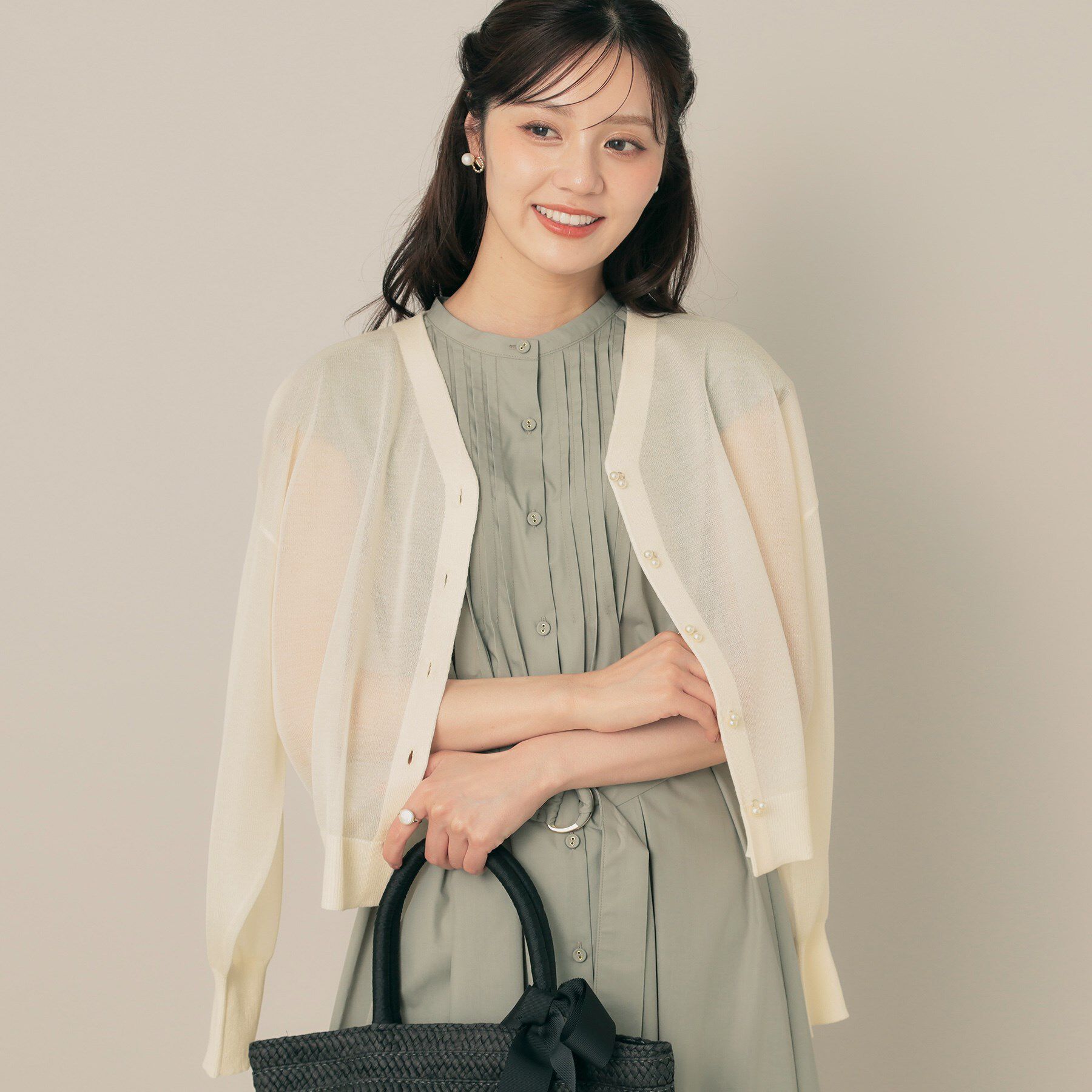 Couture broach「【秋カラー・オシャレな透け感】ダブルパール調シアーカーディガン」|カーディガン|アイボリー(004)