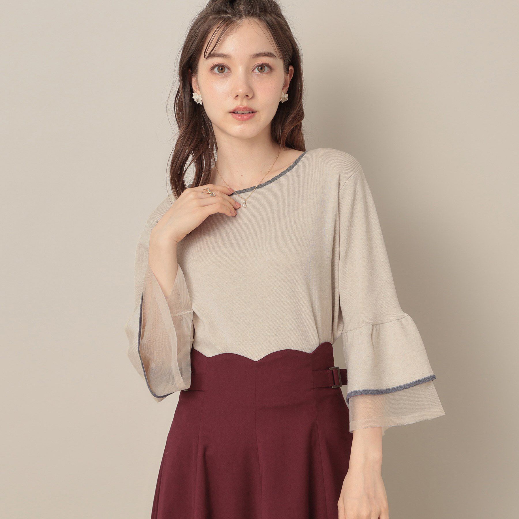 Couture broach「【フェミニン・着映え・通勤】シアーフレアー袖ニットトップス」|ニット・セーター|