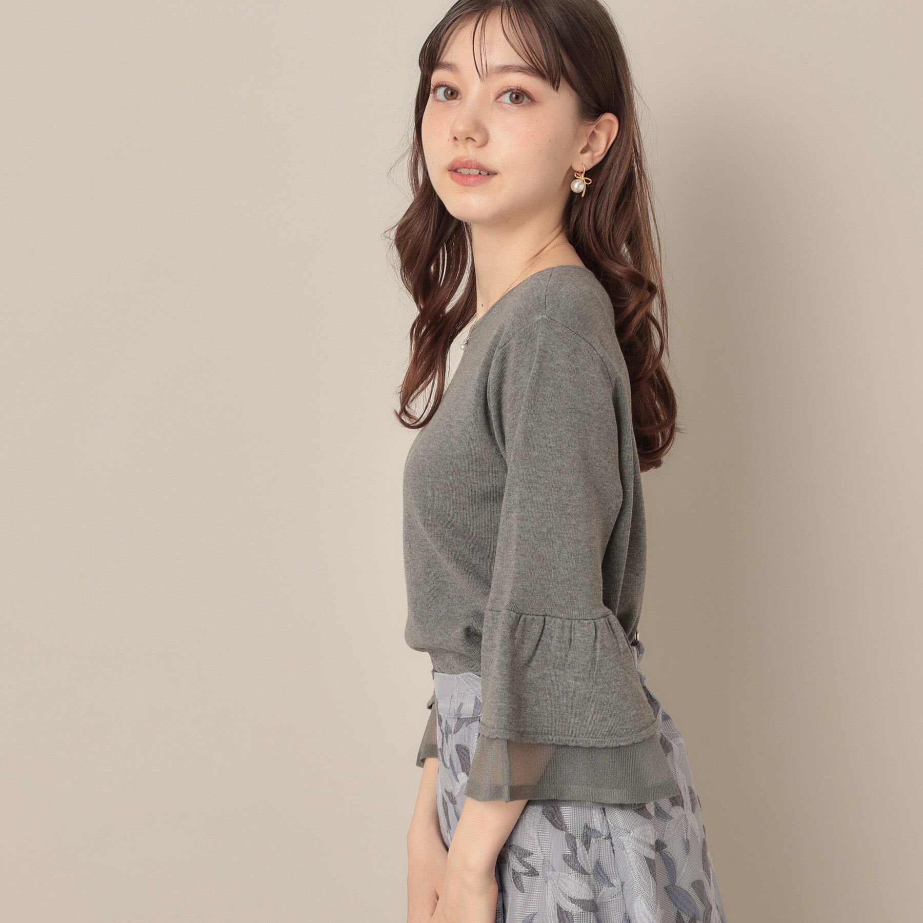 Couture broach「【フェミニン・着映え・通勤】シアーフレアー袖ニットトップス」|ニット・セーター|
