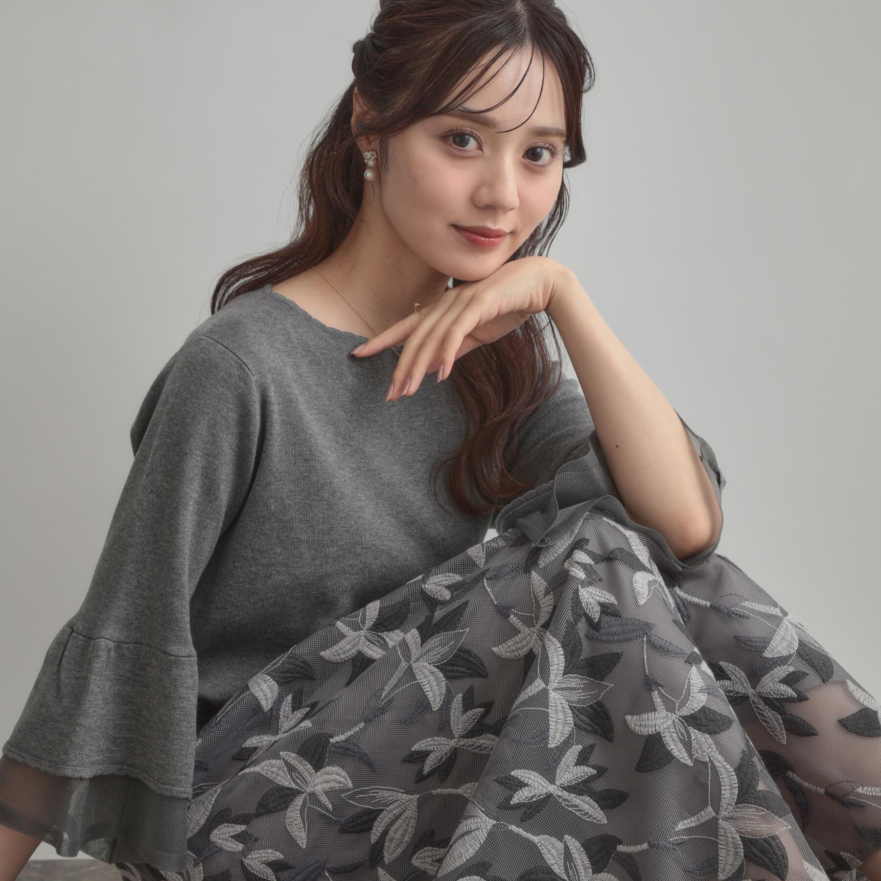 Couture broach「【フェミニン・着映え・通勤】シアーフレアー袖ニットトップス」|ニット・セーター|