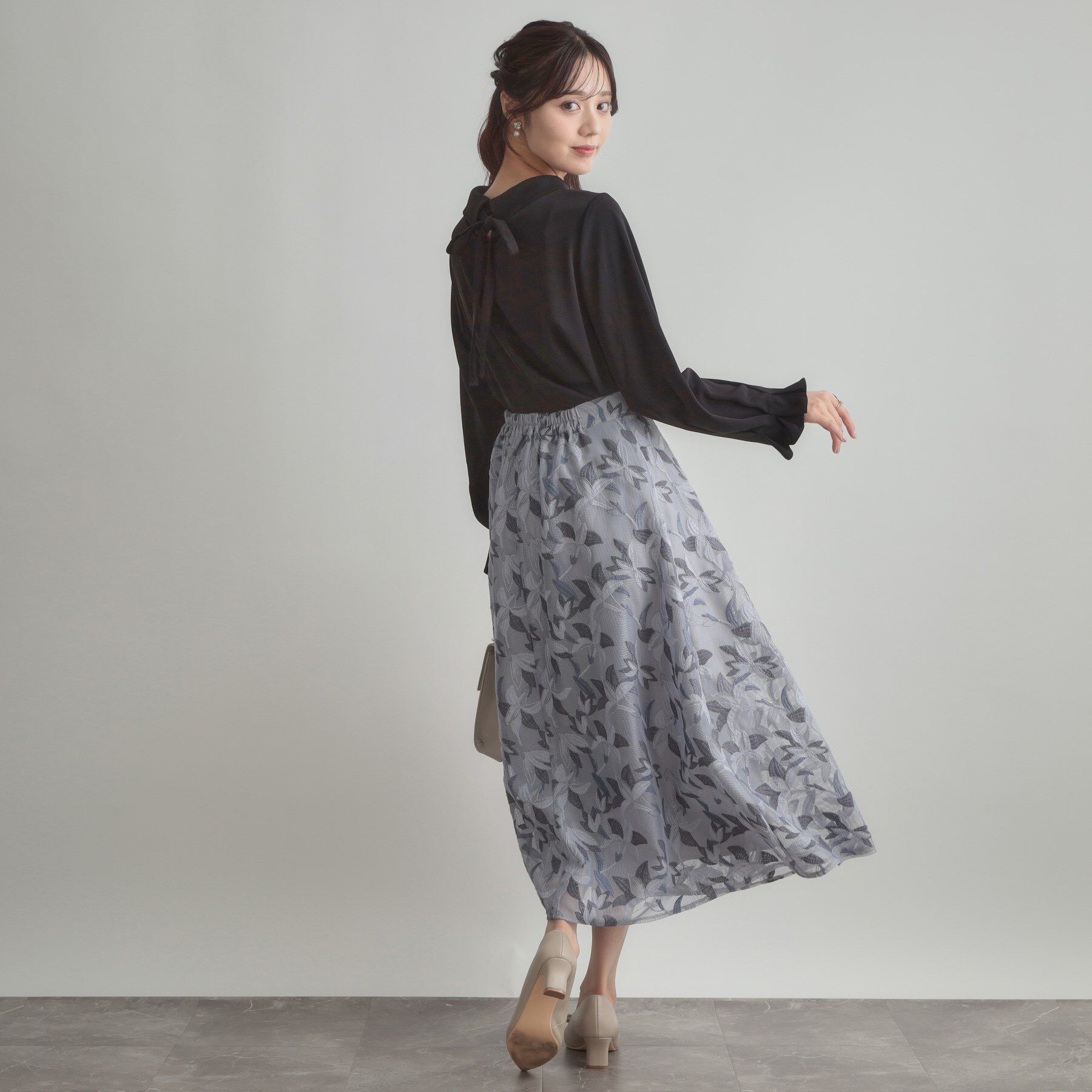 Couture broach「【大人可愛い・通勤】ロールカラーバックリボンブラウス」|シャツ・ブラウス|