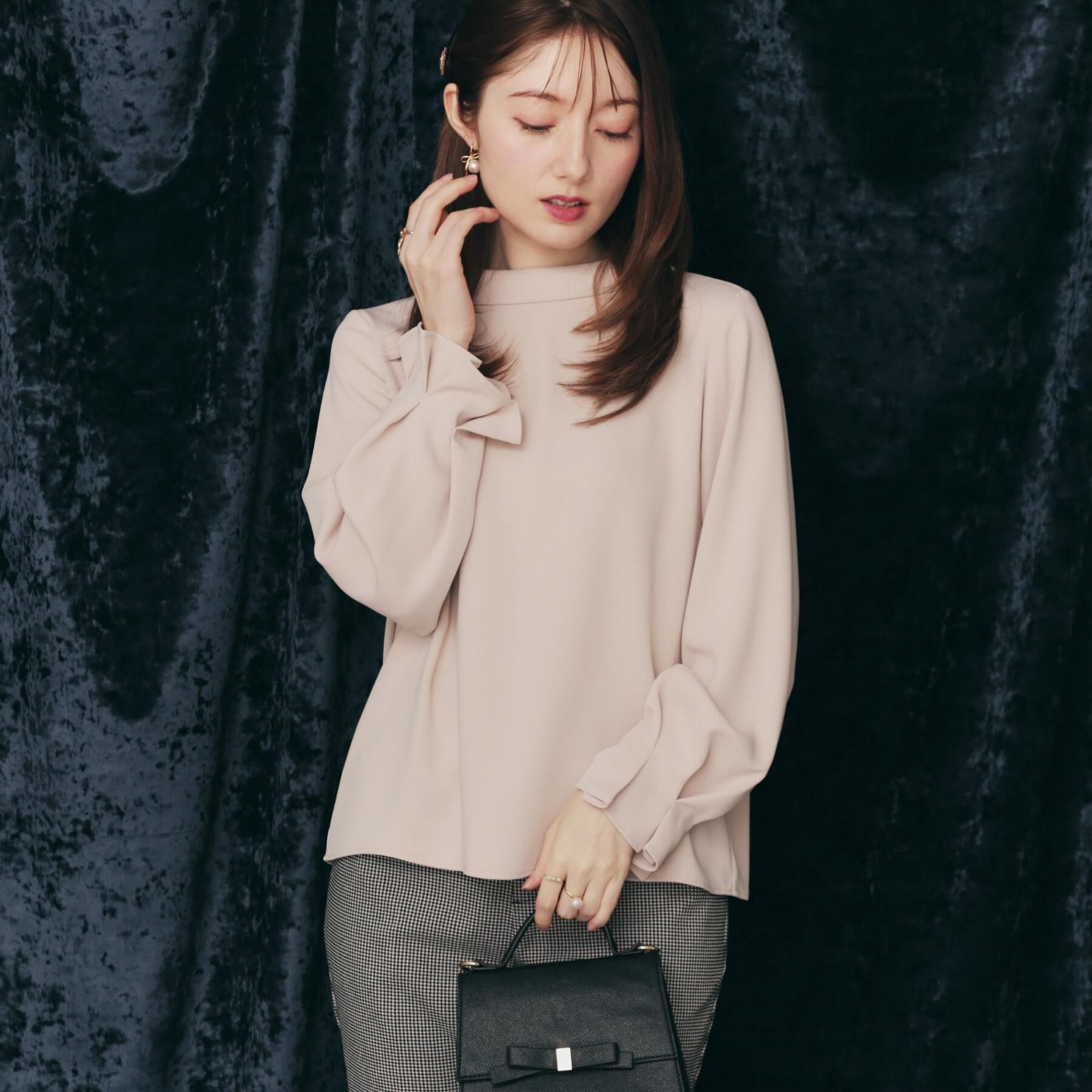 Couture broach「【大人可愛い・通勤】ロールカラーバックリボンブラウス」|シャツ・ブラウス|