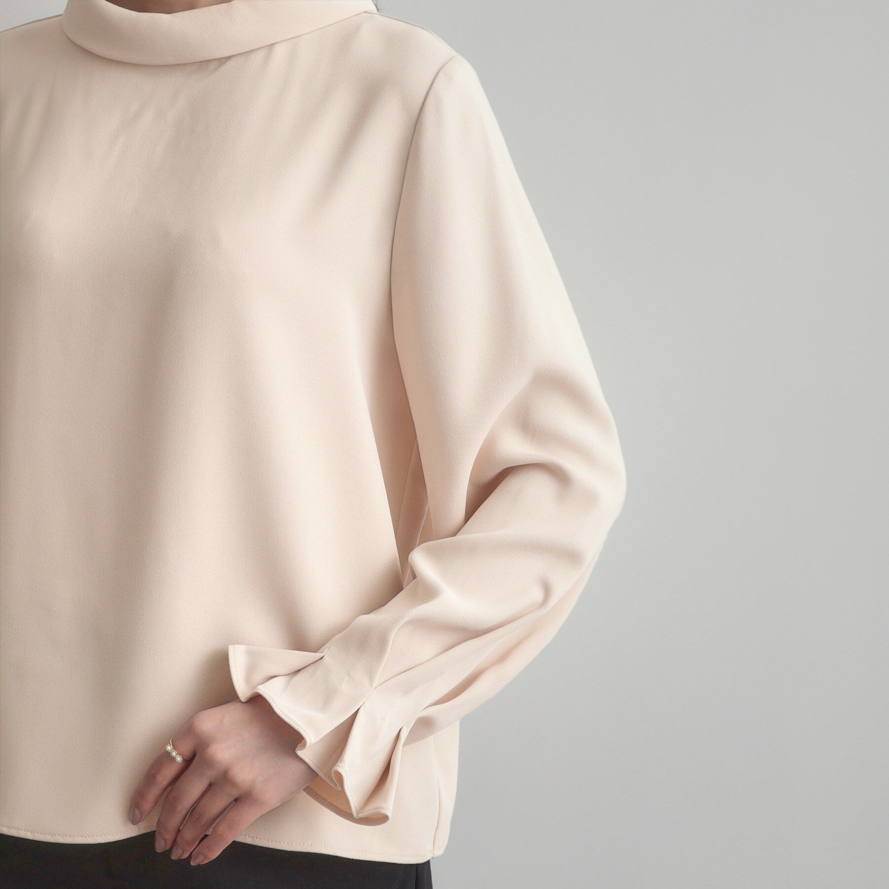 Couture broach「【大人可愛い・通勤】ロールカラーバックリボンブラウス」|シャツ・ブラウス|