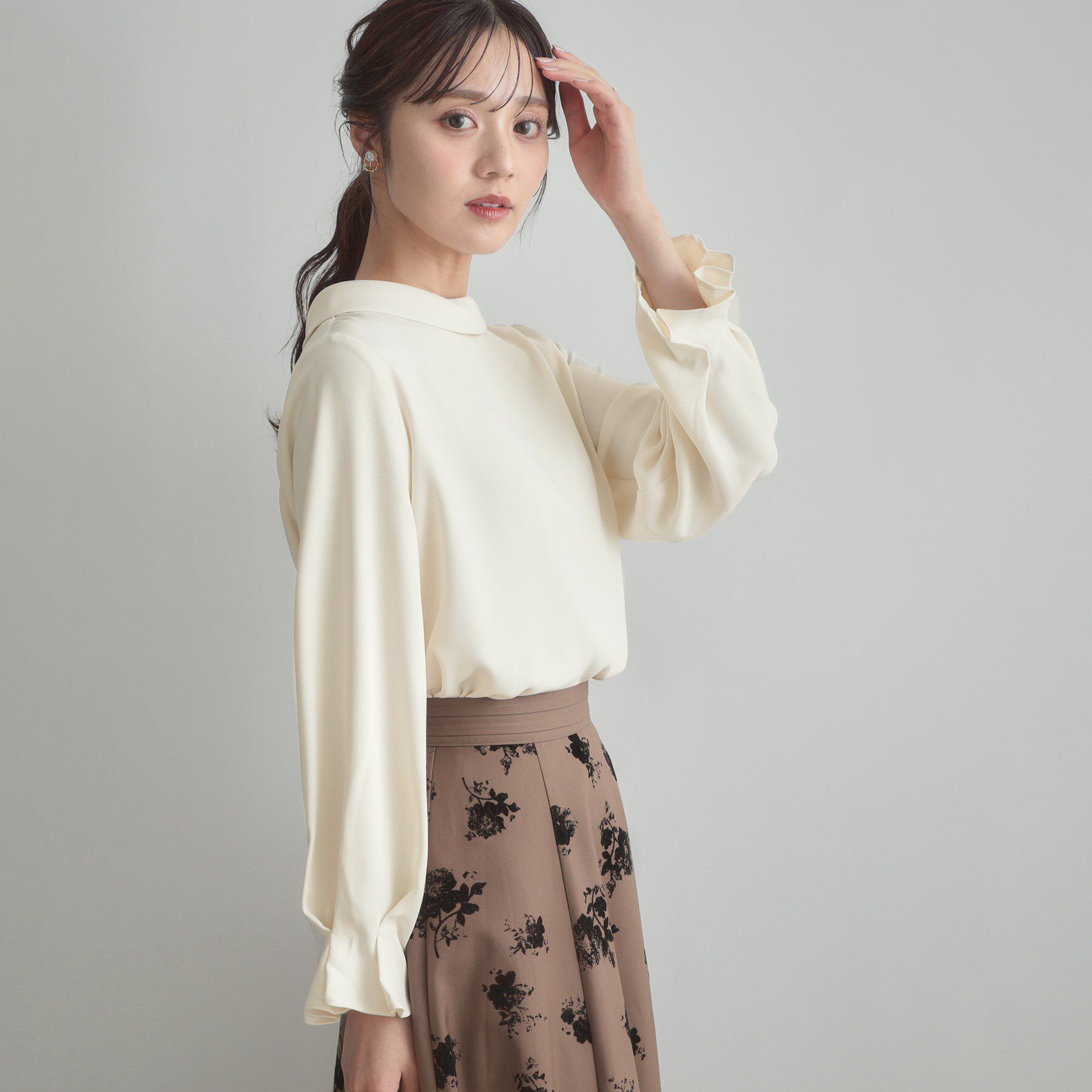 Couture broach「【大人可愛い・通勤】ロールカラーバックリボンブラウス」|シャツ・ブラウス|