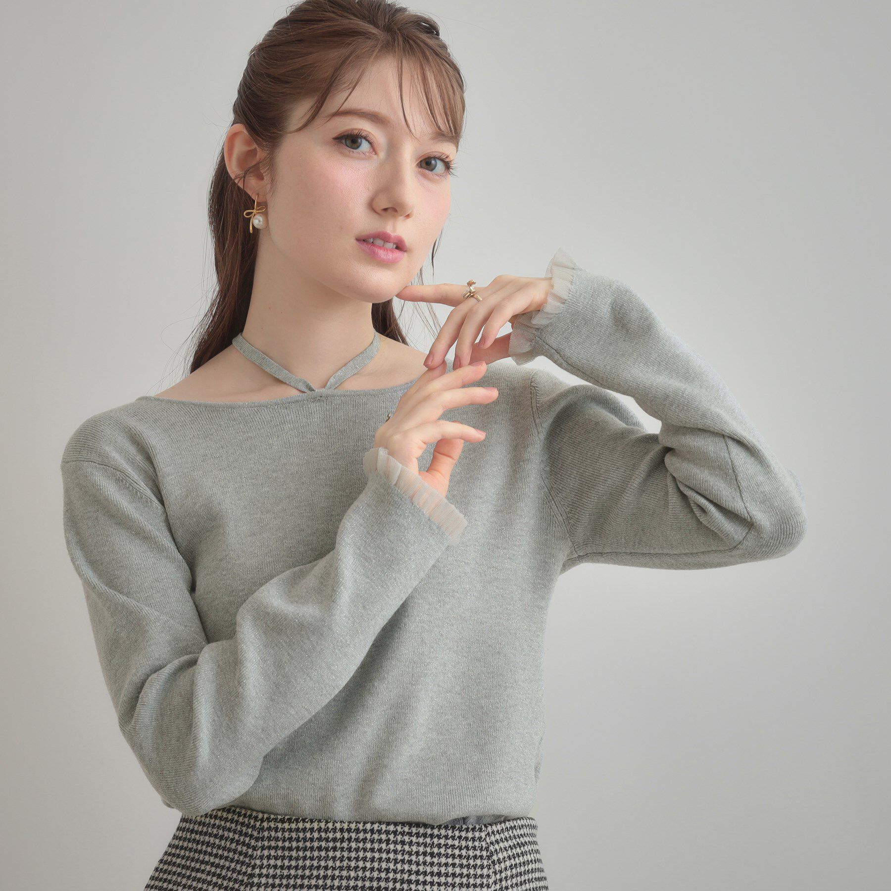 Couture broach「【大人可愛い・リボン取り外し可】前後2WAYラメリブ シアープチフリルニット」|ニット・セーター|ライトグレー(011