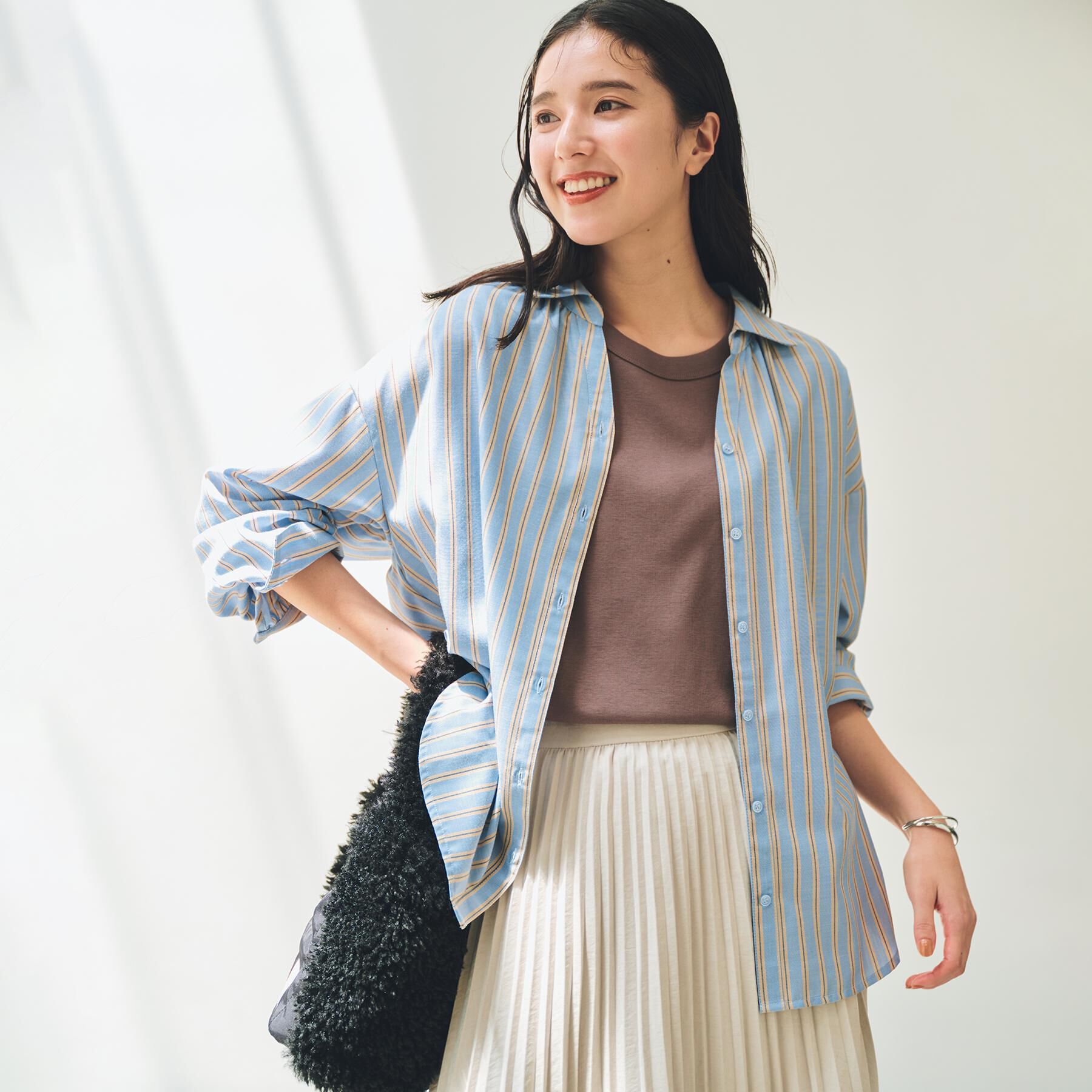 THE SHOP TK「【後ろ姿もサマになる】ストライプ バックシャーリングシャツ/体型カバー/洗える」|シャツ・ブラウス|ブルー(391)