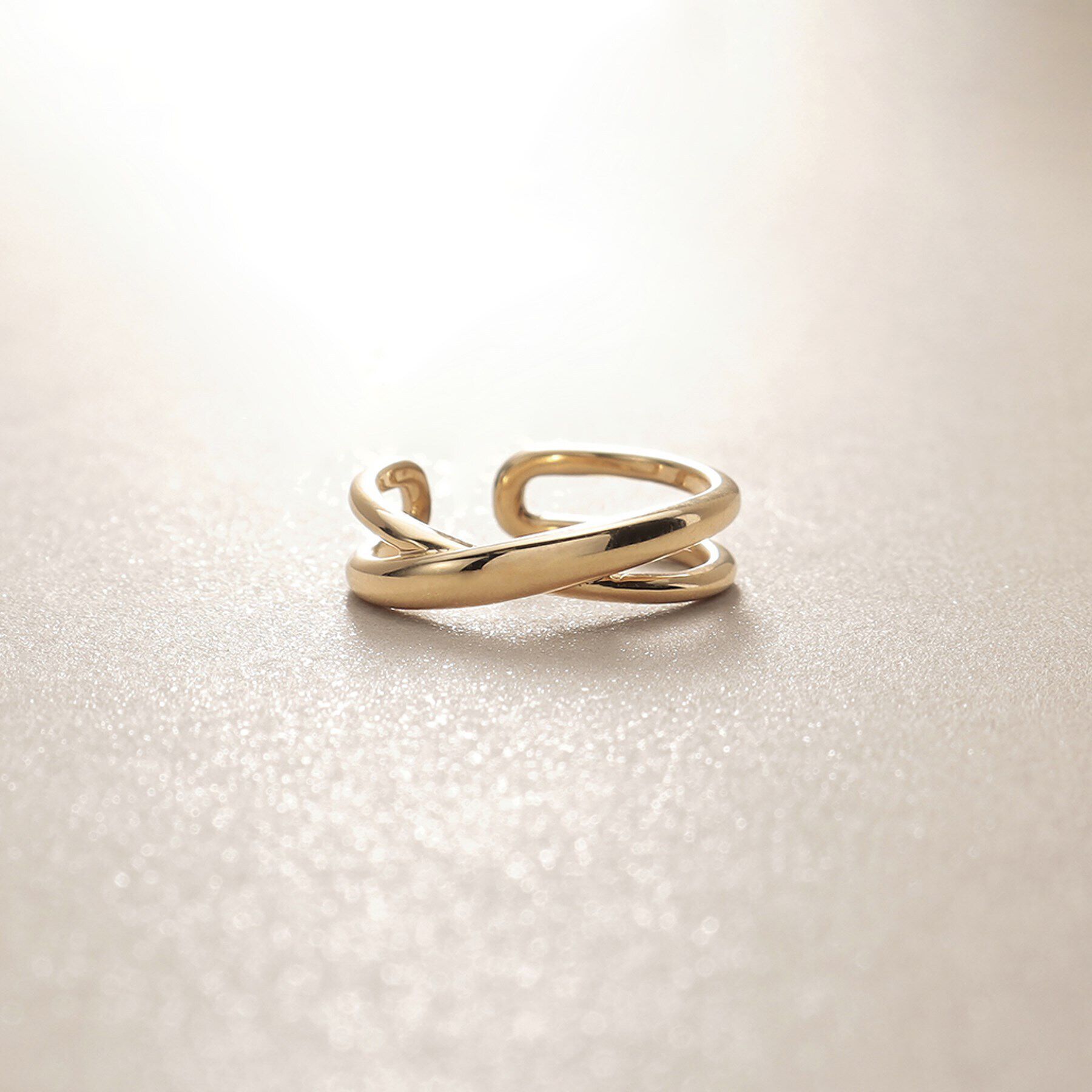 COCOSHNIK「K10月甲クロス イヤーカフ」|イヤーカフ|