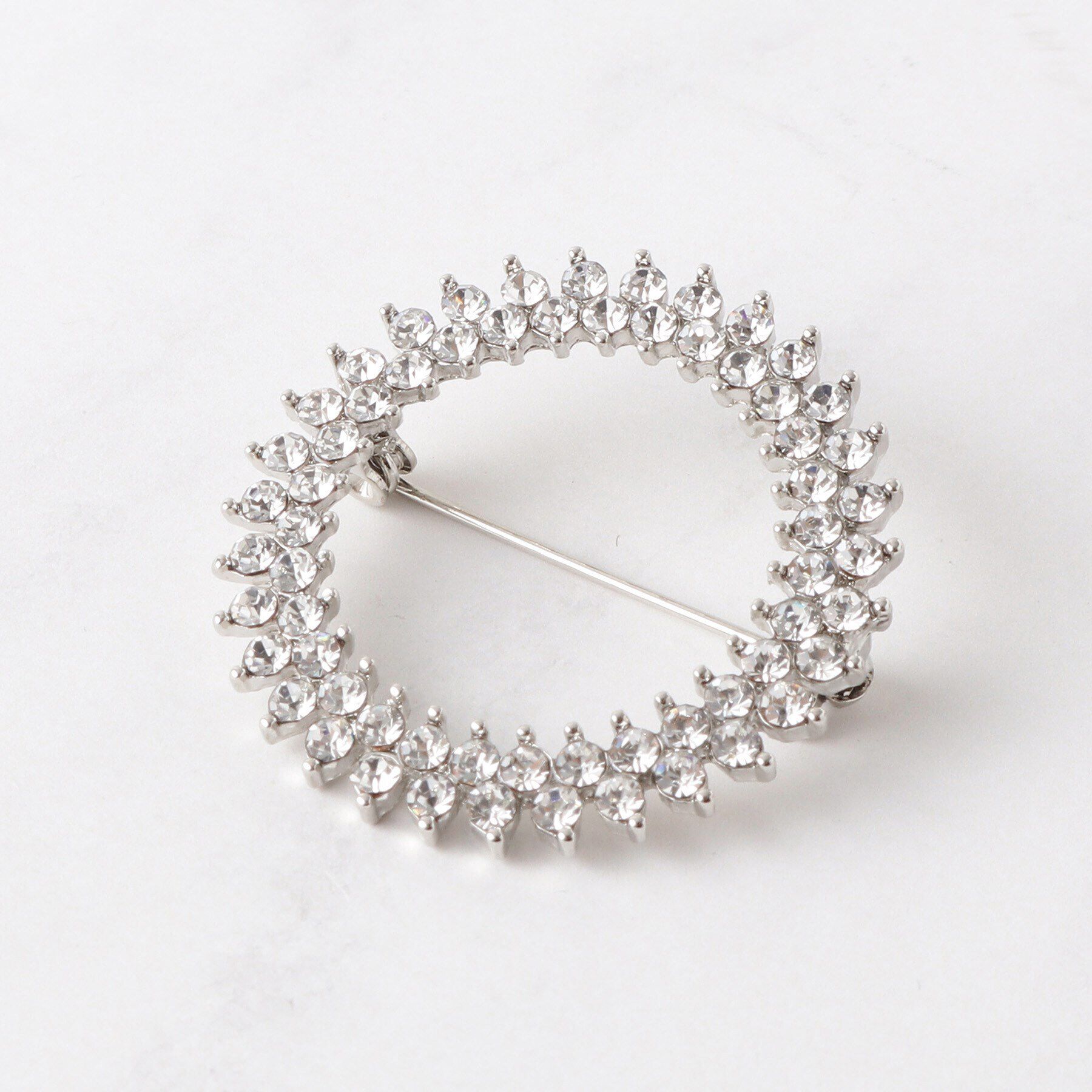 SHOO･LA･RUE「【セレモニー】ビジュー使いがエレガント アソートブローチ」|ブローチ・コサージュ|シルバー(406)