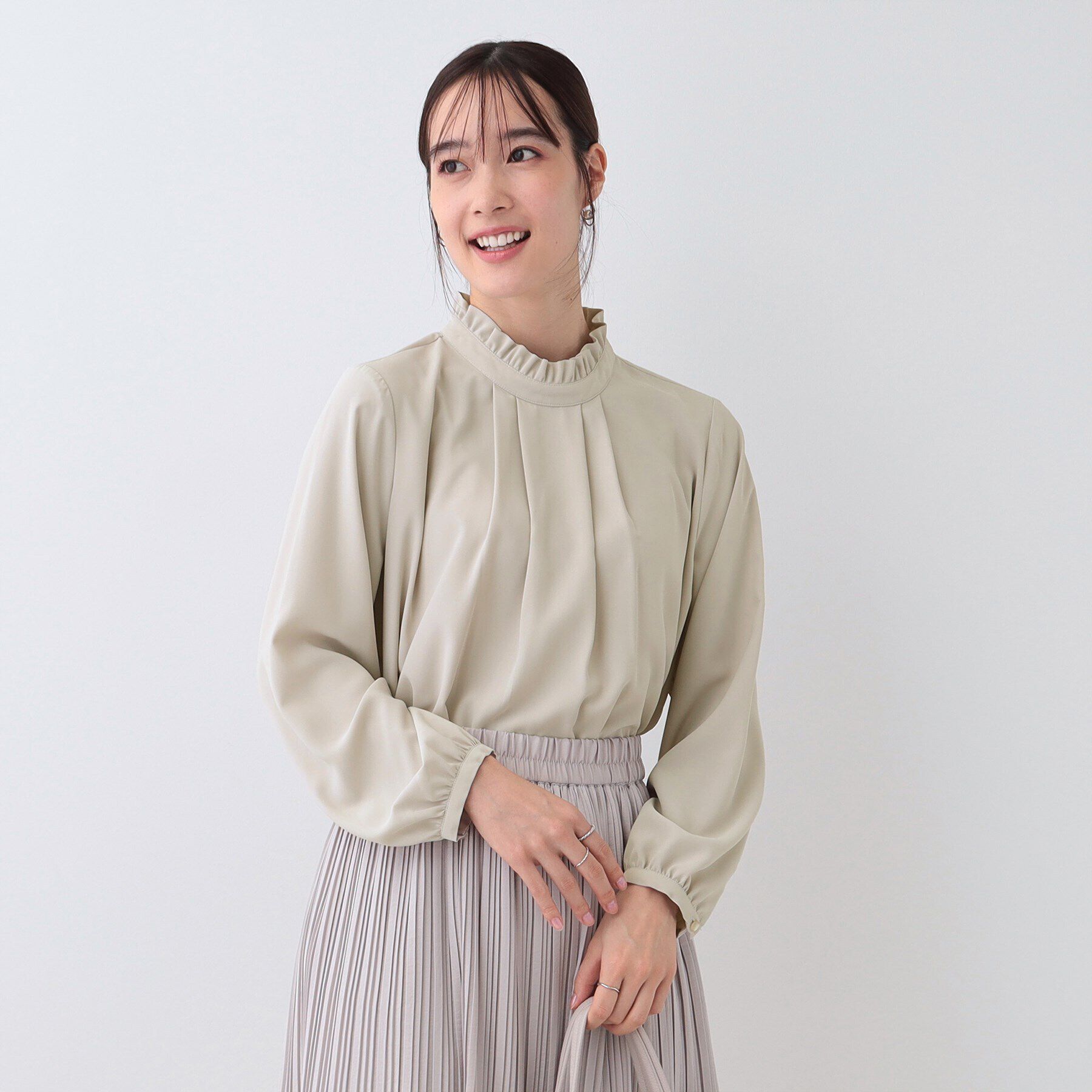 SHOO･LA･RUE「【S-3L/洗える/セレモニー】さらり軽やか スタンドカラー フリルブラウス」|シャツ・ブラウス|