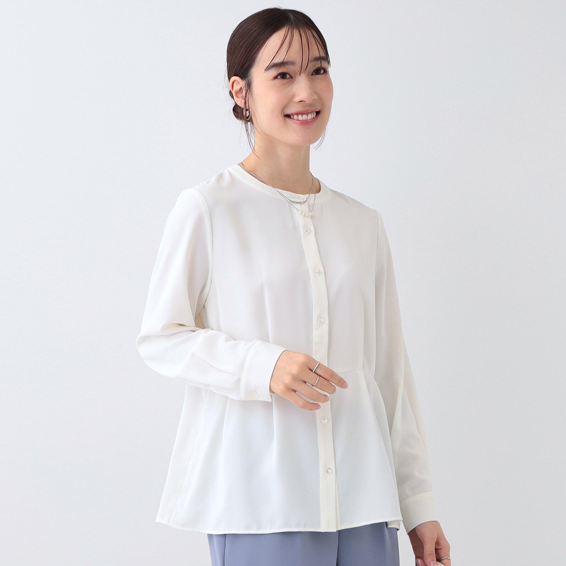 SHOO･LA･RUE「【S-3L】さらり軽やか インせず決まる ペプラムブラウス」|シャツ・ブラウス|オフホワイト(003