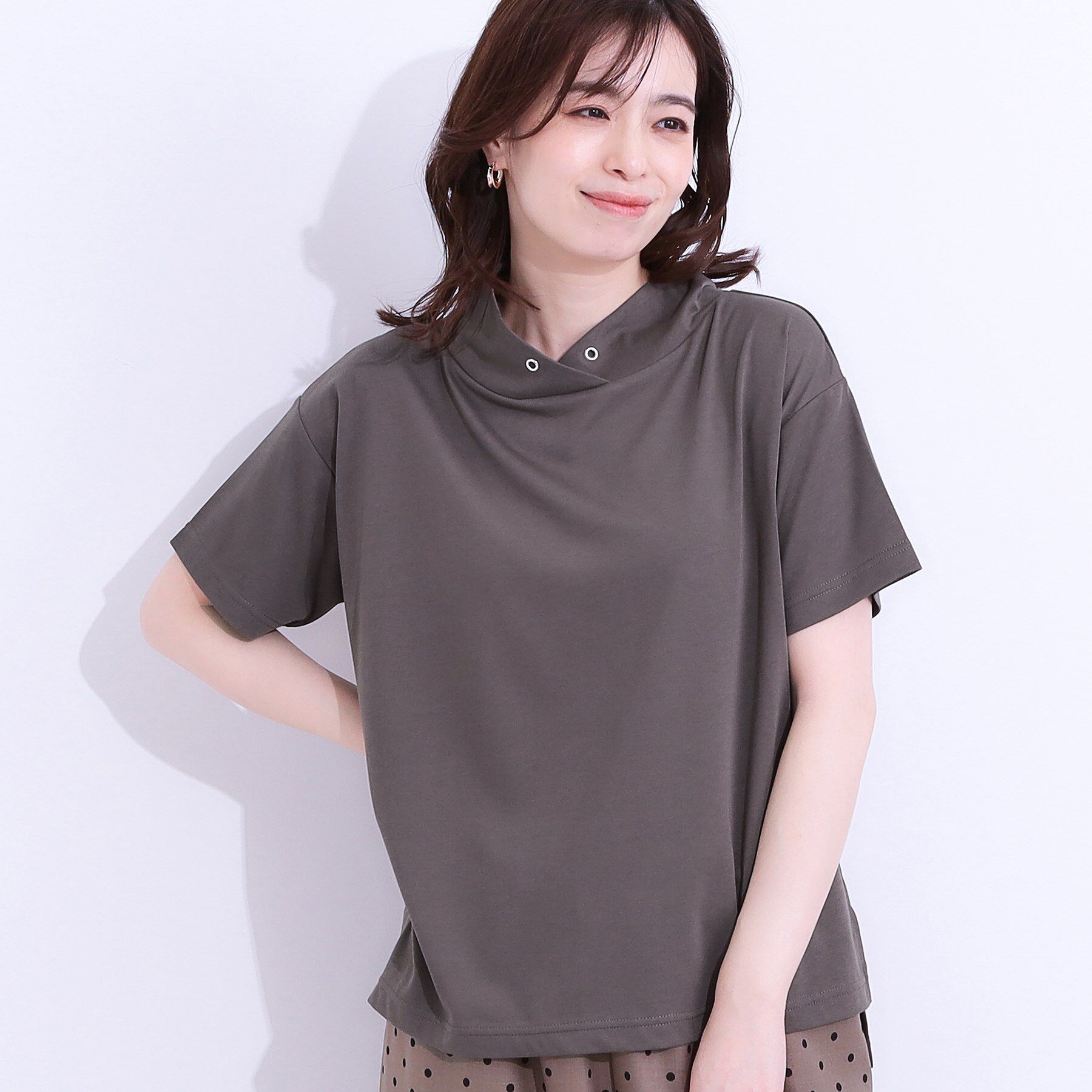 SHOO･LA･RUE「【高レビュー/ひんやり/UV】アウトスタイルもサマになる さらさら抜け襟Tシャツ」|Tシャツ・カットソー|チャコールグレー(0