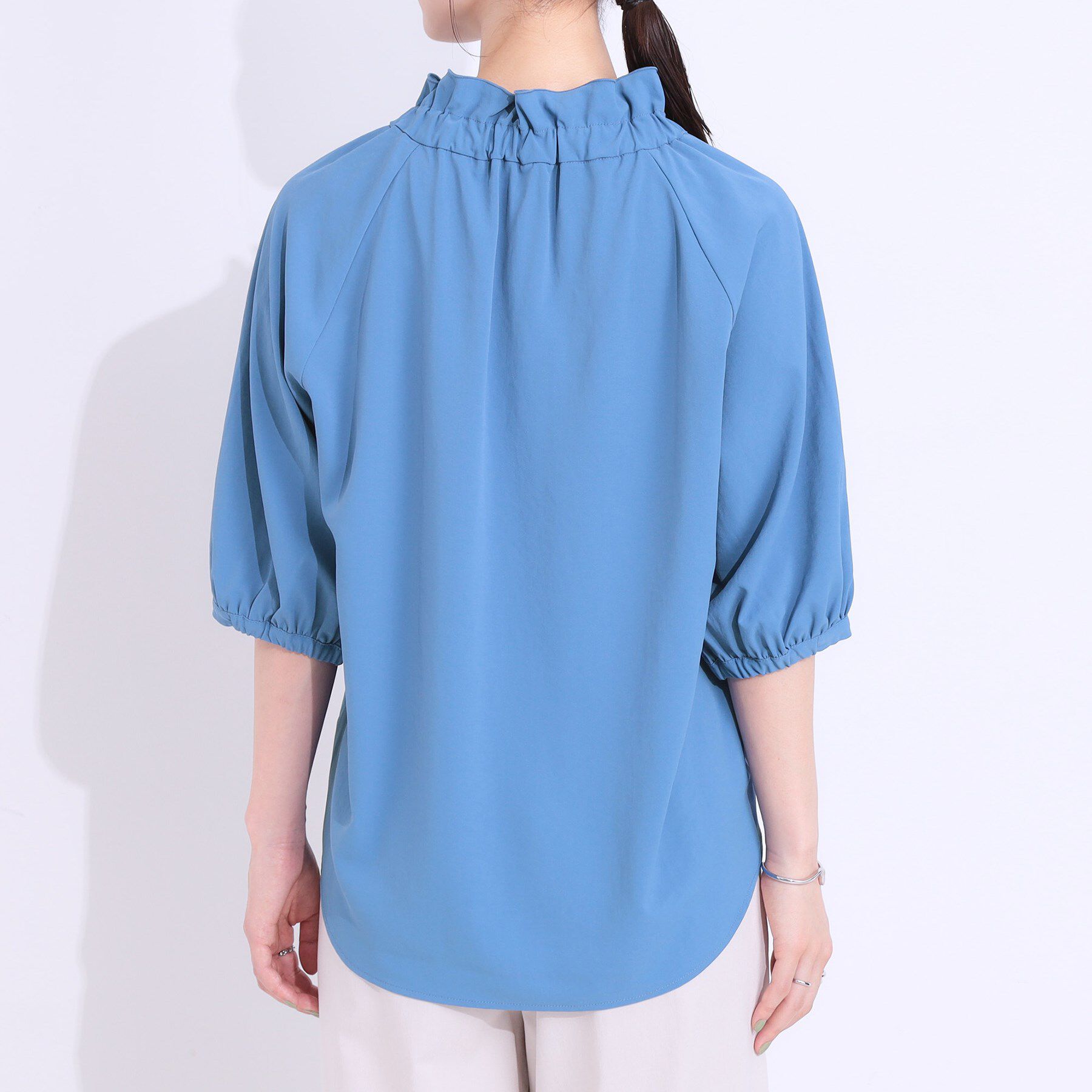 SHOO･LA･RUE「【洗える/ひんやり/S-LL】フェミニンもクールも フリルリボン5分袖ブラウス」|シャツ・ブラウス|