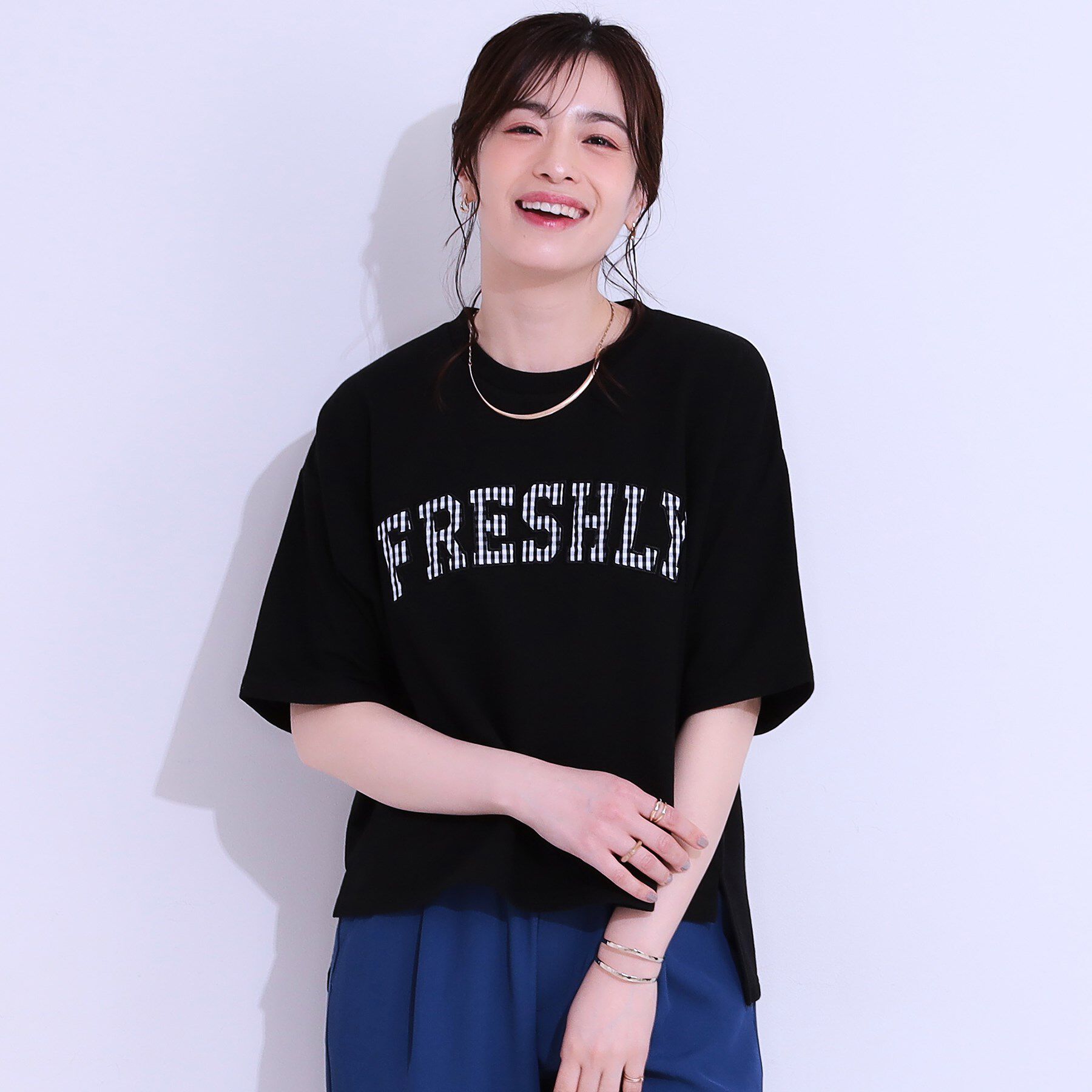 SHOO･LA･RUE「【S-LL】ゆるっと大人カジュアルに 柄ロゴアソート ミニ裏毛トップス」|Tシャツ・カットソー|