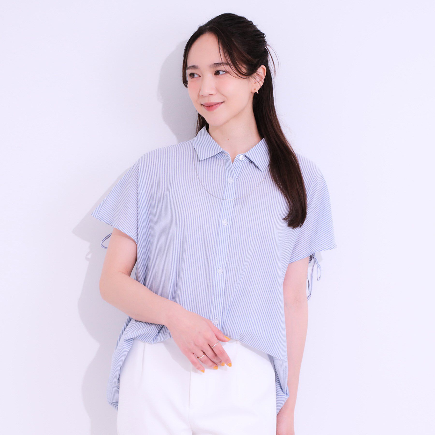 SHOO･LA･RUE「【S-LL/ひんやり】後ろ姿も抜かりなく インせず着られる バックギャザーシャツ」|シャツ・ブラウス|