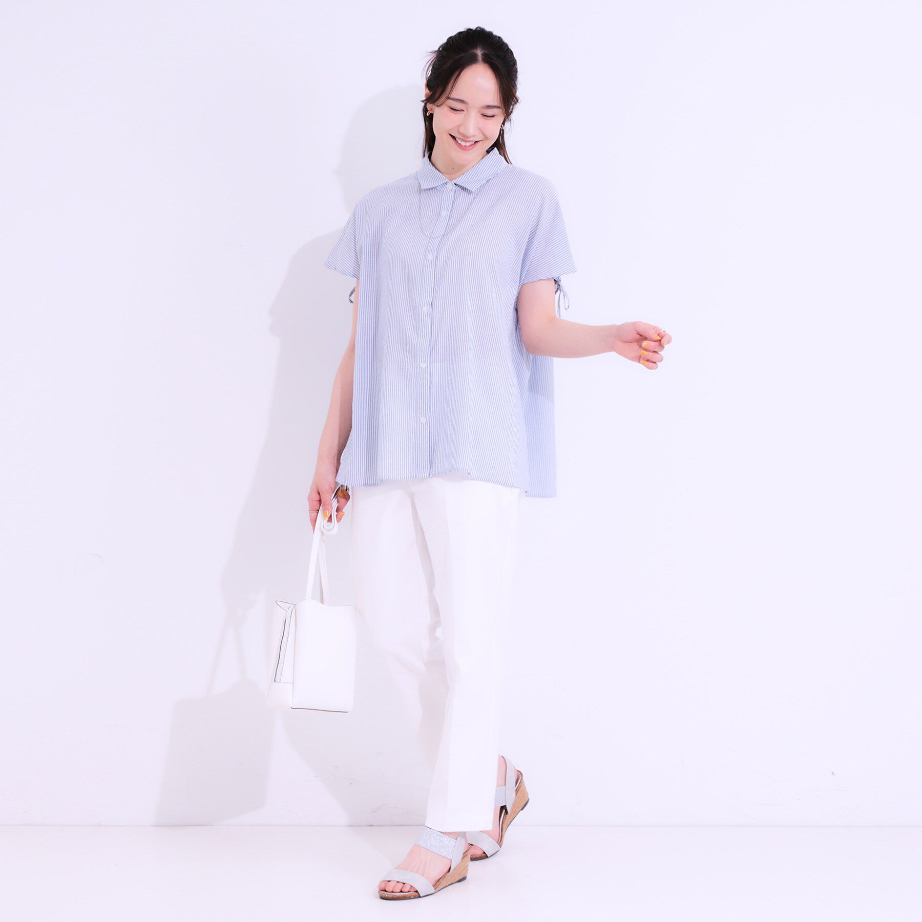 SHOO･LA･RUE「【S-LL/ひんやり】後ろ姿も抜かりなく インせず着られる バックギャザーシャツ」|シャツ・ブラウス|